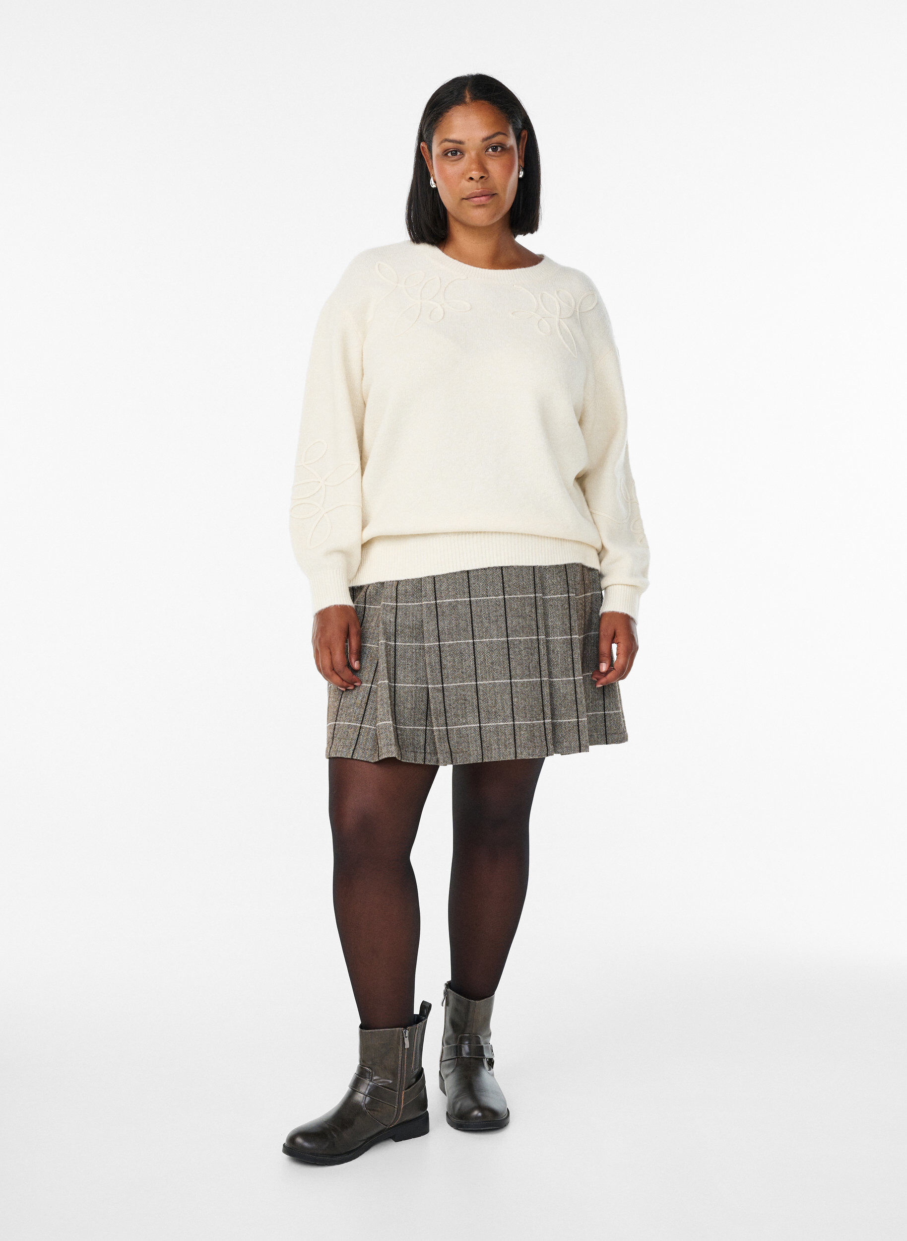 Zizzi Strickbluse mit aufgen&auml;hten Kordeldetails, Beige, Model image number 1