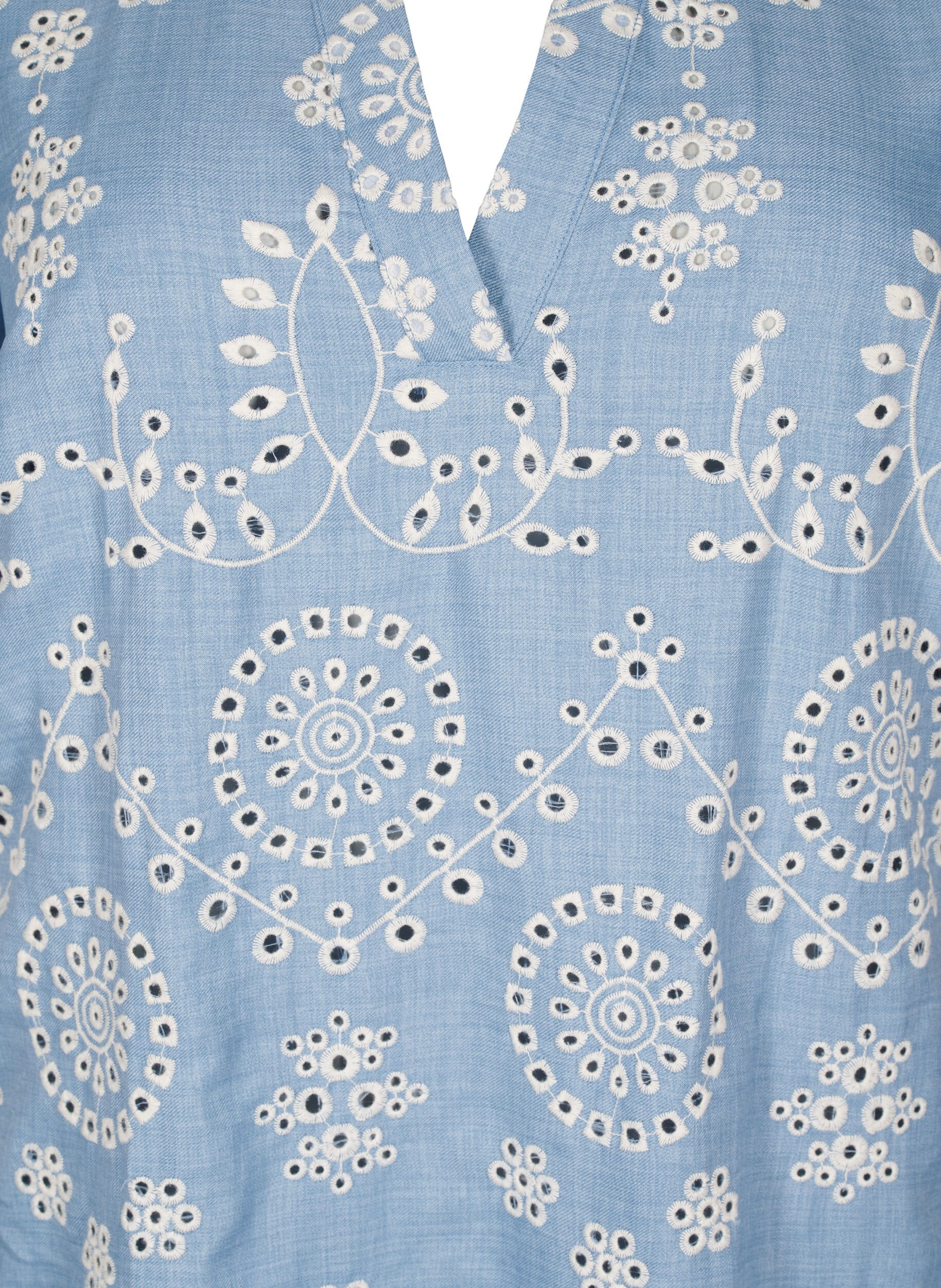 Zizzi Kleid mit dekorativem Lochmuster, Blau, Packshot image number 2
