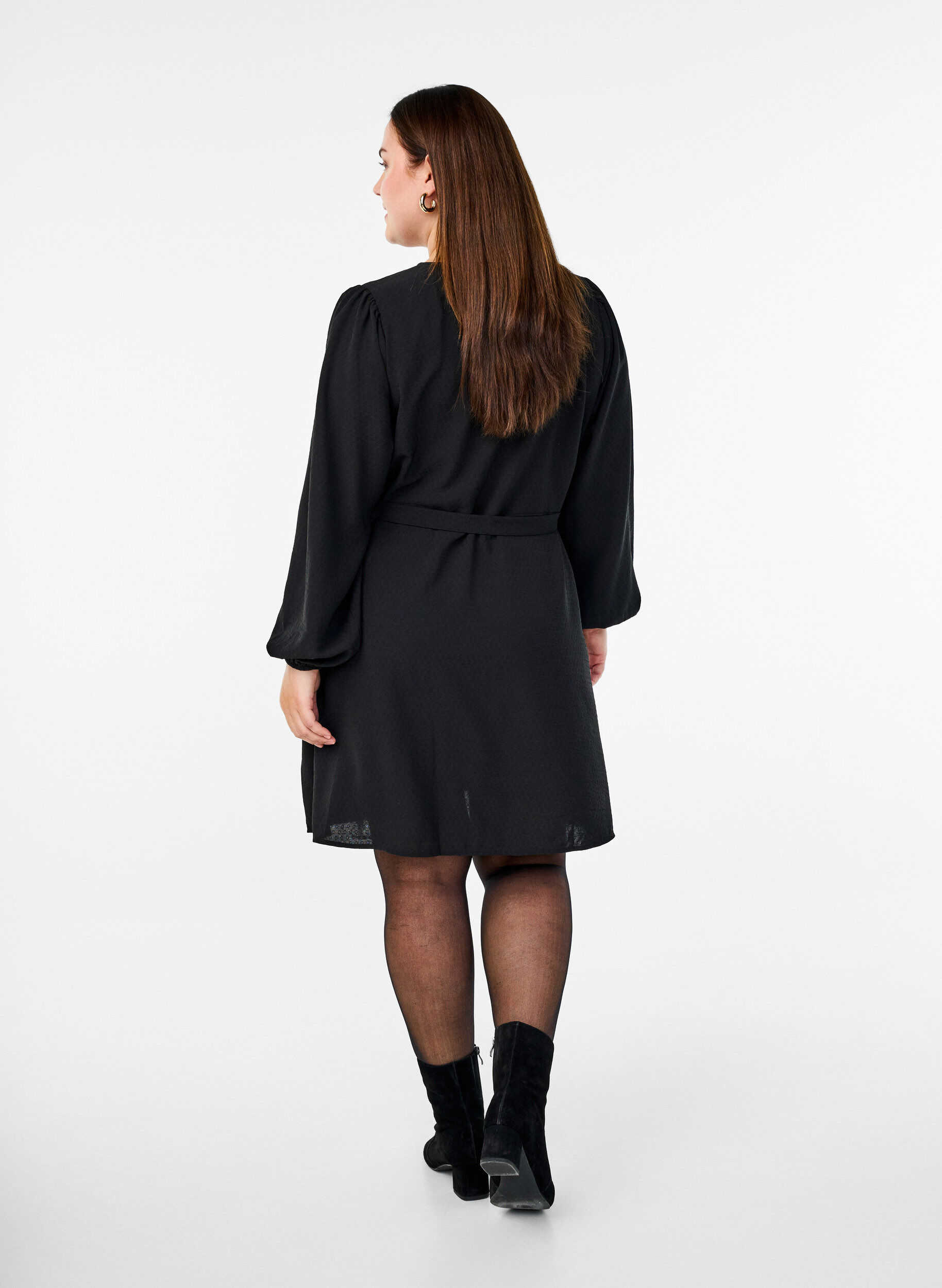Zizzi Robe courte portefeuille avec ceinture &agrave; nouer, Noir, Model image number 2