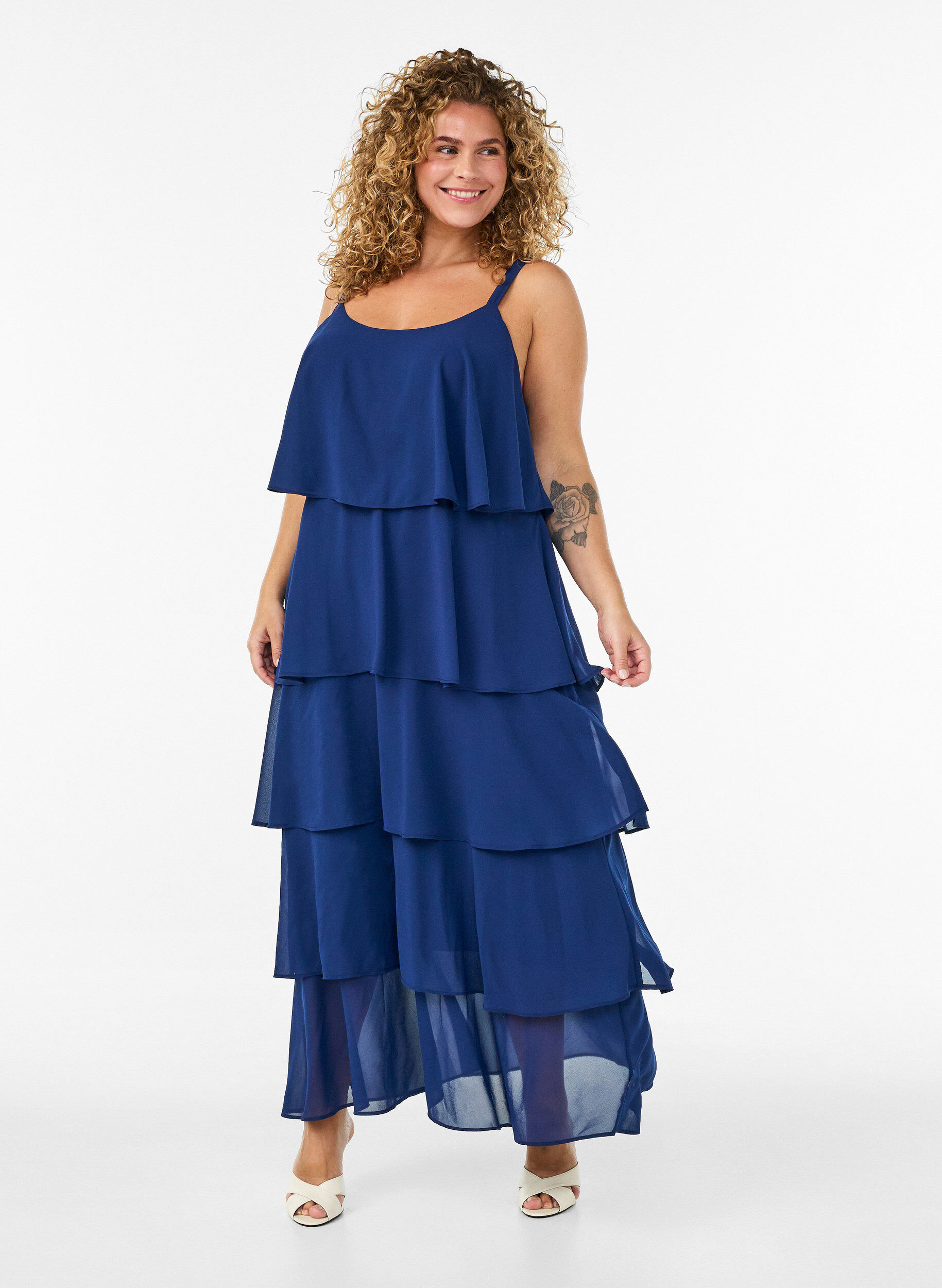 Maxikleid mit R&uuml;schen-Volants und abnehmbarem Cape, Blau, Model