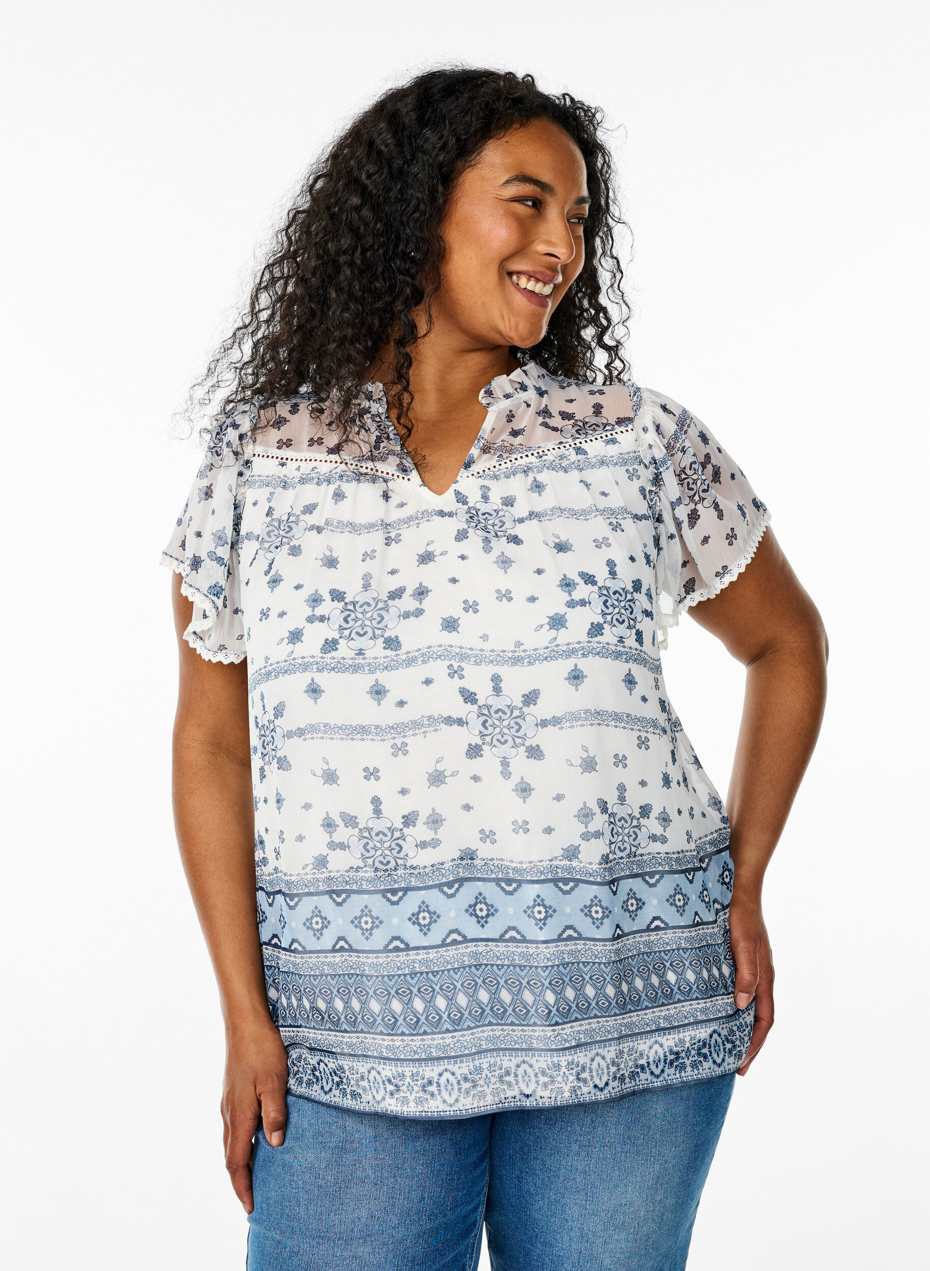 Zizzi Chemisier &agrave; motifs avec d&eacute;tails &agrave; volants et manches courtes, Blanc, Model image number 0