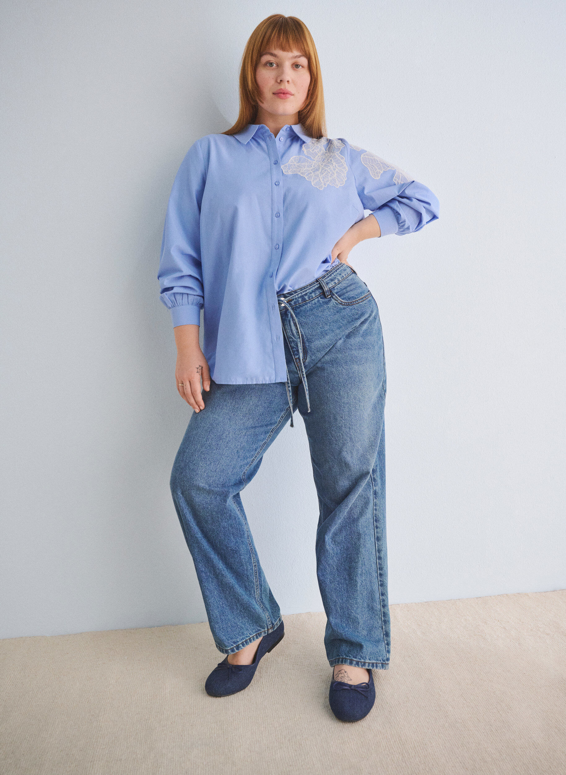 Zizzi Bluse mit Spitzendetails, Blau, Image image number 0