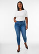Kurze Amy Jeans mit Rei&szlig;verschlussdetail., Blau, Model image number 0
