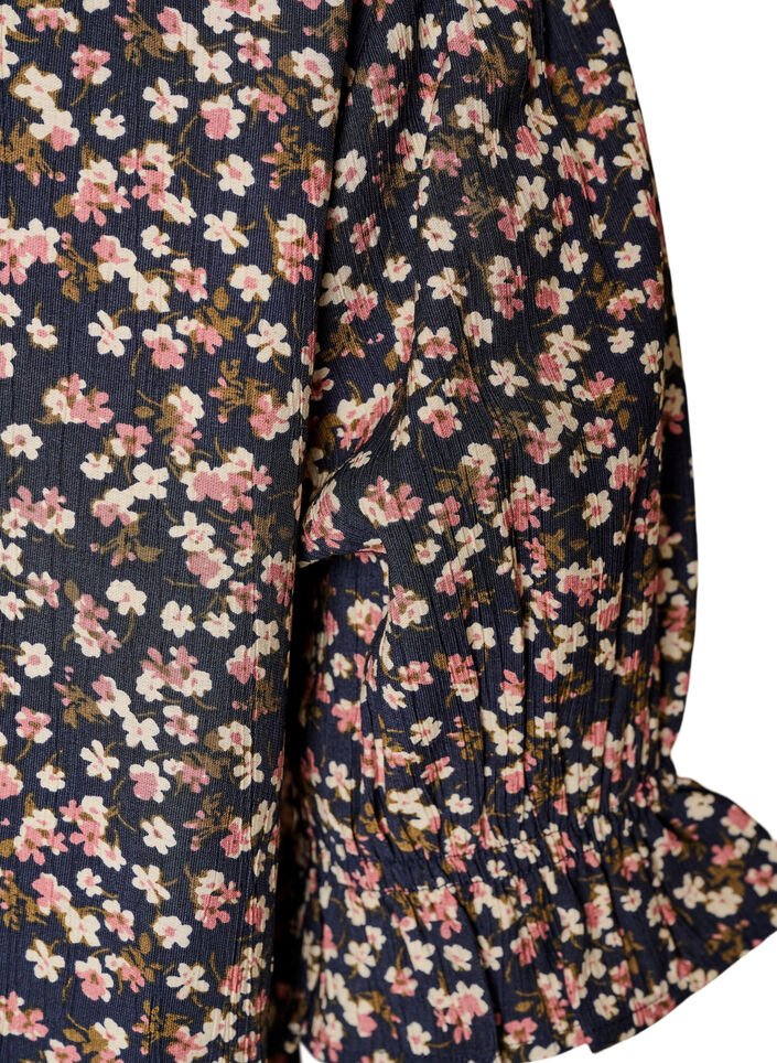 Gebl&uuml;mte Bluse aus Viskose mit kurzen &Auml;rmeln und Smockdetails, Blau, Packshot image number 3