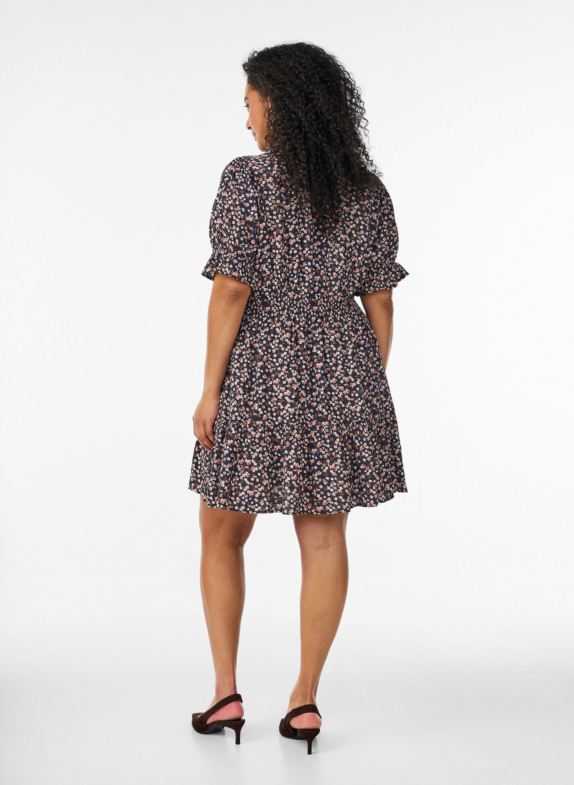 ZizziKurzes Kleid aus Viskose mit R&uuml;schendetails, Blau, Model image number 2