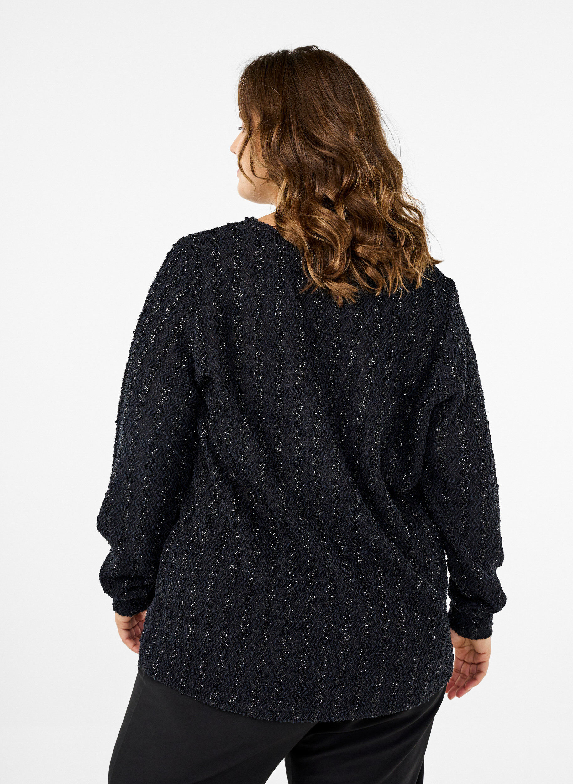 Zizzi Bluse mit schimmernder Struktur, Schwarz, Model image number 2