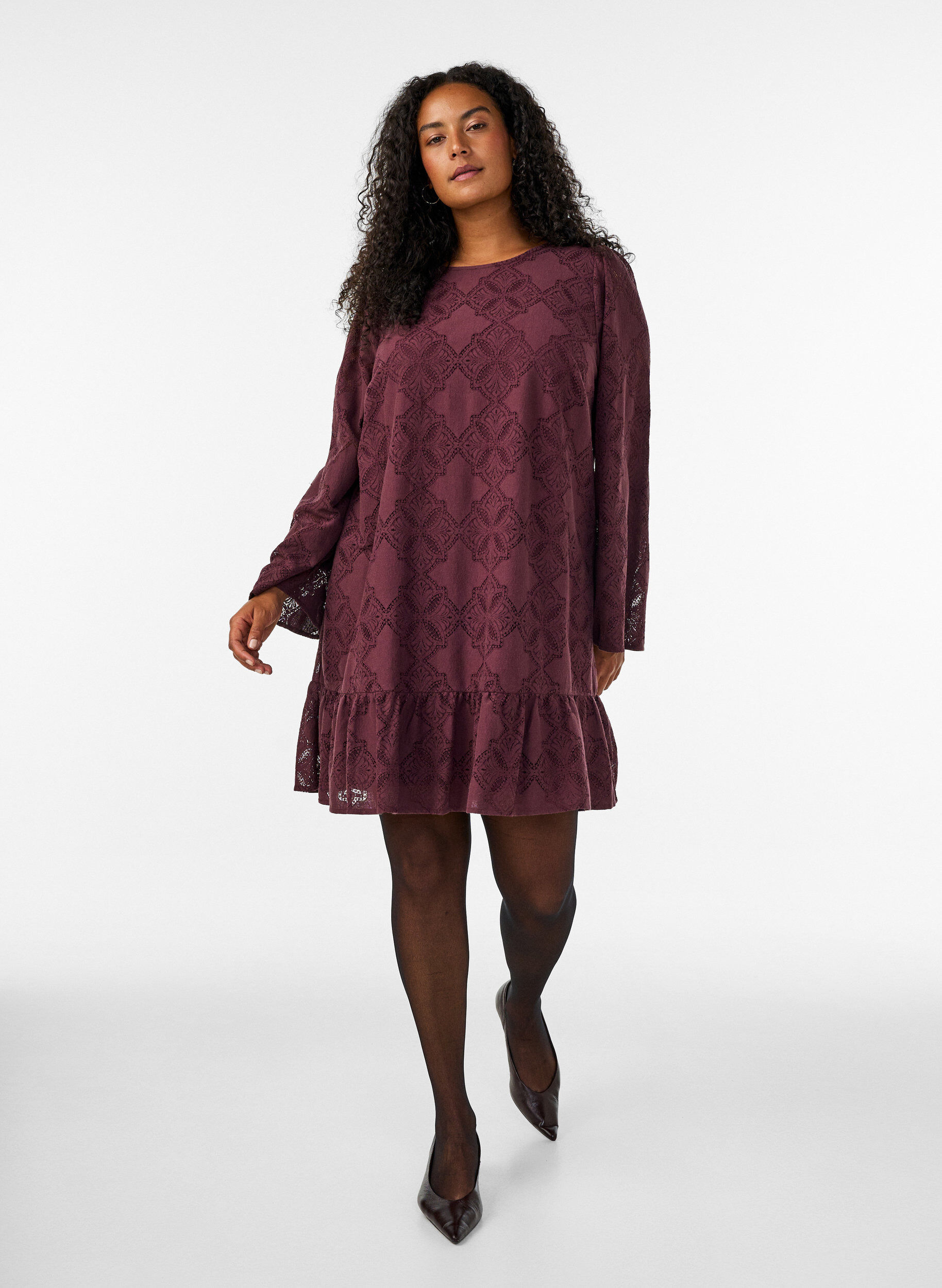ZizziSpitzenkleid mit langen &Auml;rmeln und R&uuml;schensaum, Dunkles Bordeaux, Model image number 1