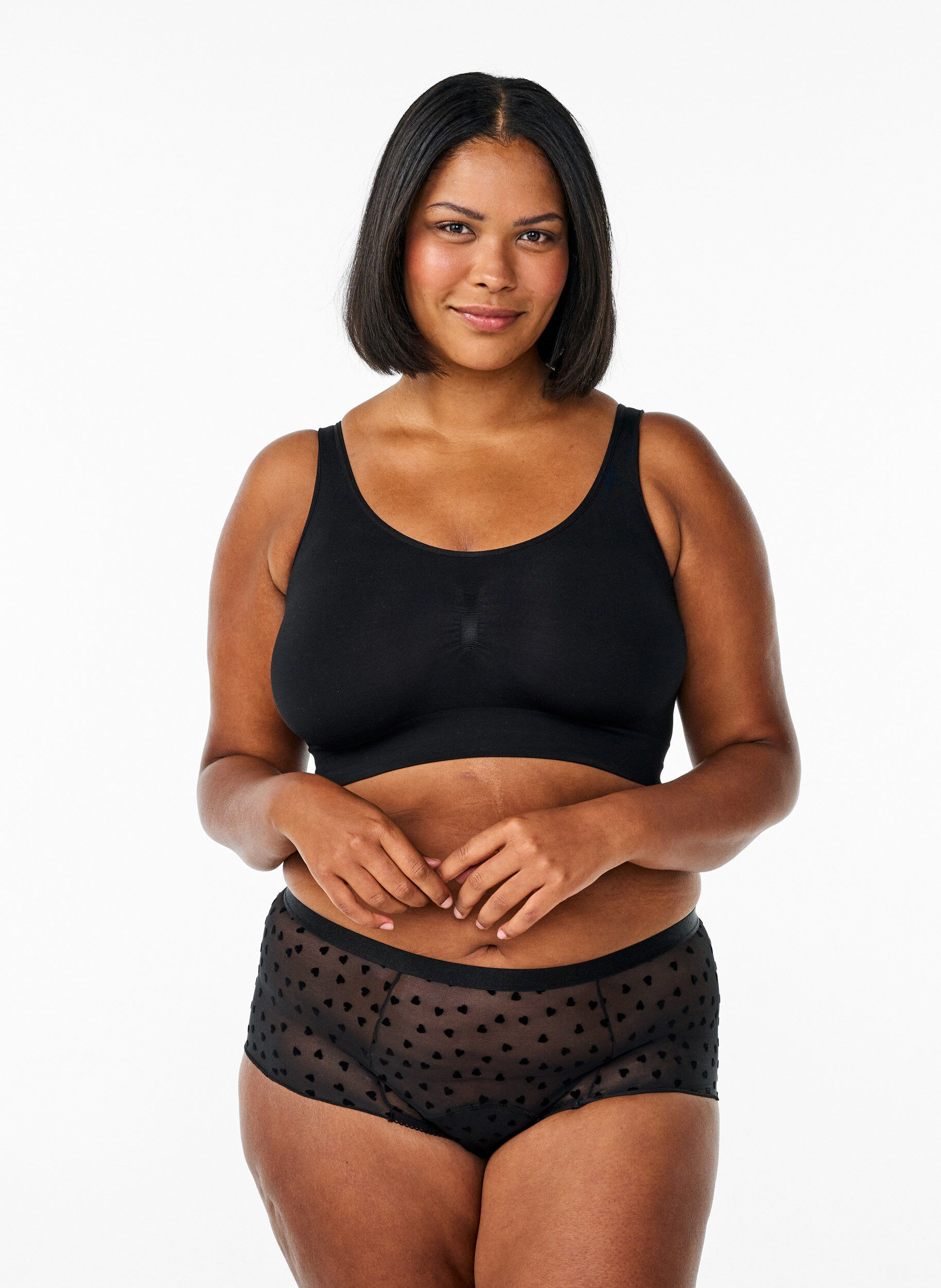 Zizzi Hipster-Menstruationsslip aus Mesh mit Herzdetails, Schwarz, Model image number 0