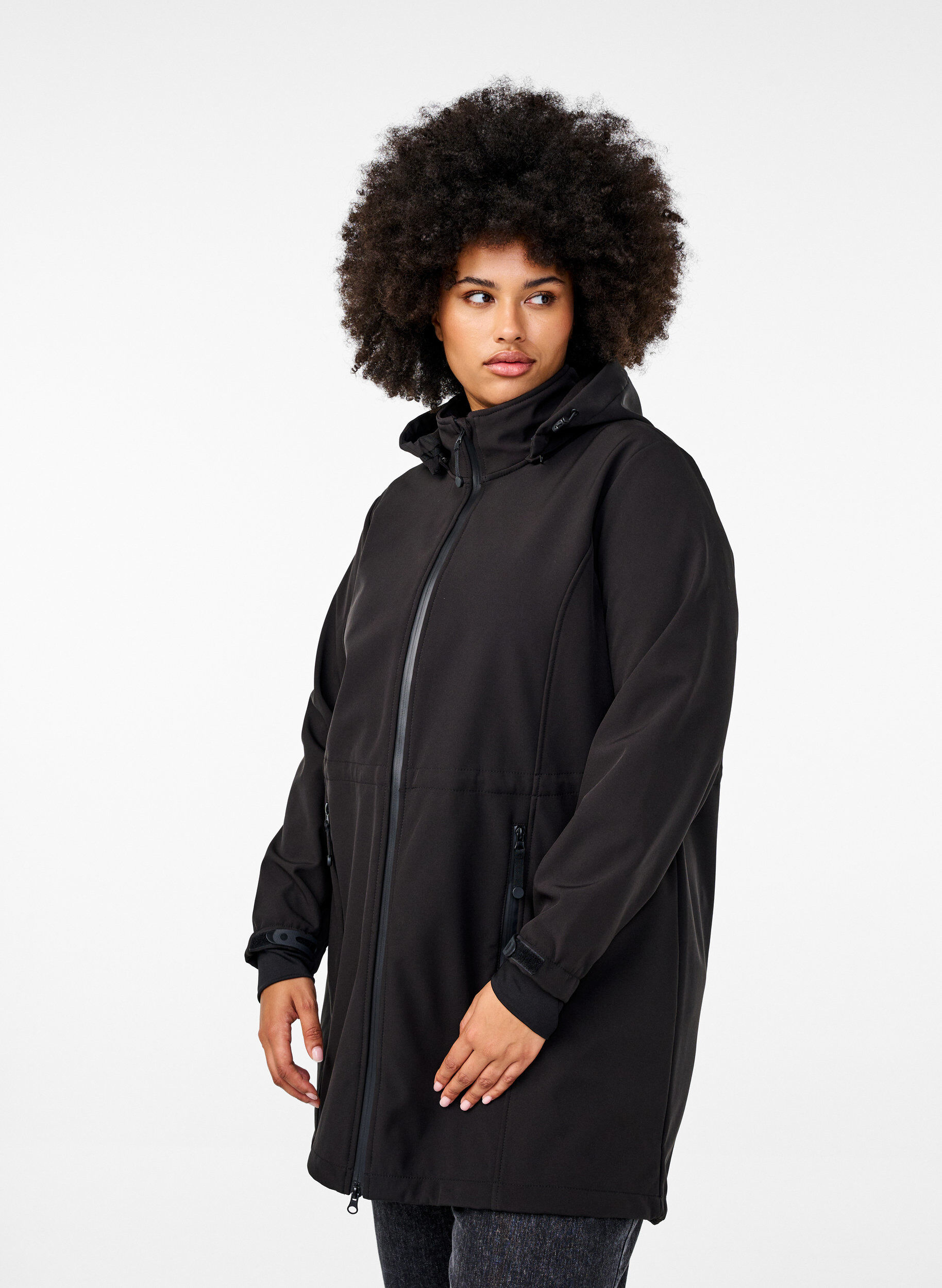 Zizzi Softshell-Jacke mit abnehmbarer Kapuze, Schwarz, Model image number 0