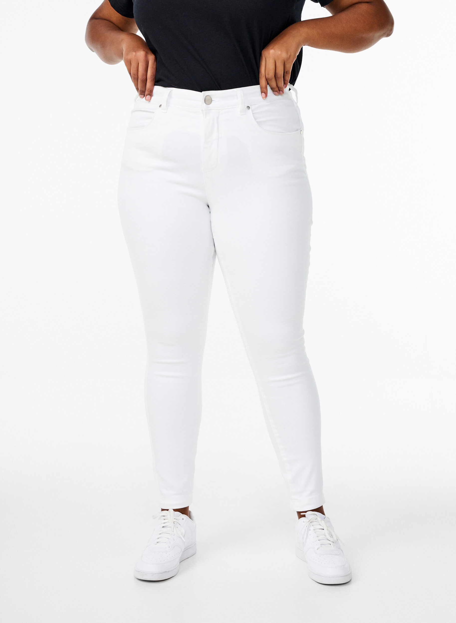 Zizzi Extra schmale Amy Jeans mit hoher Taille, White, Model image number 2