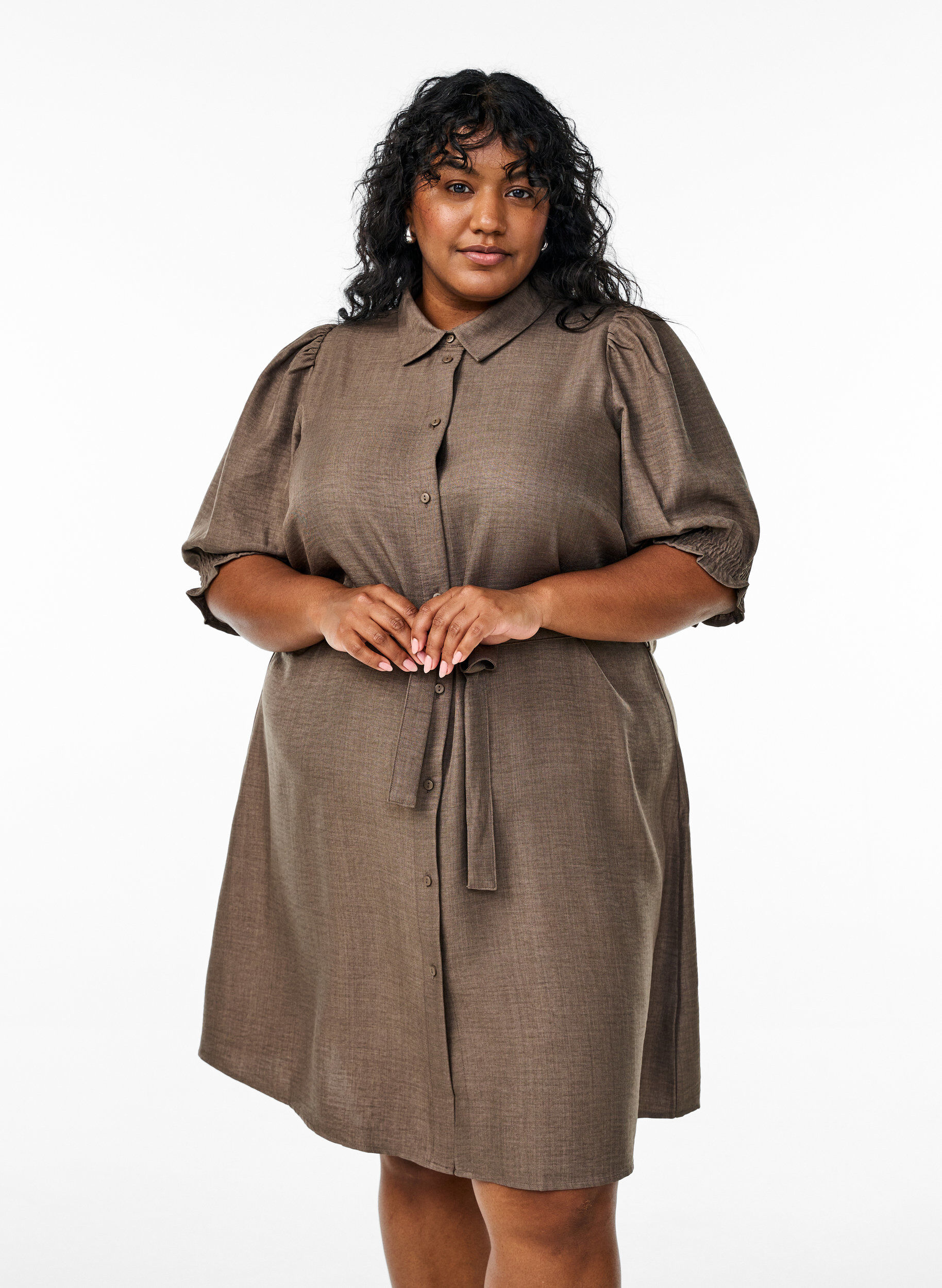 Zizzi Knielanges Hemdkleid mit Bindeg&uuml;rtel, Braun, Model image number 1