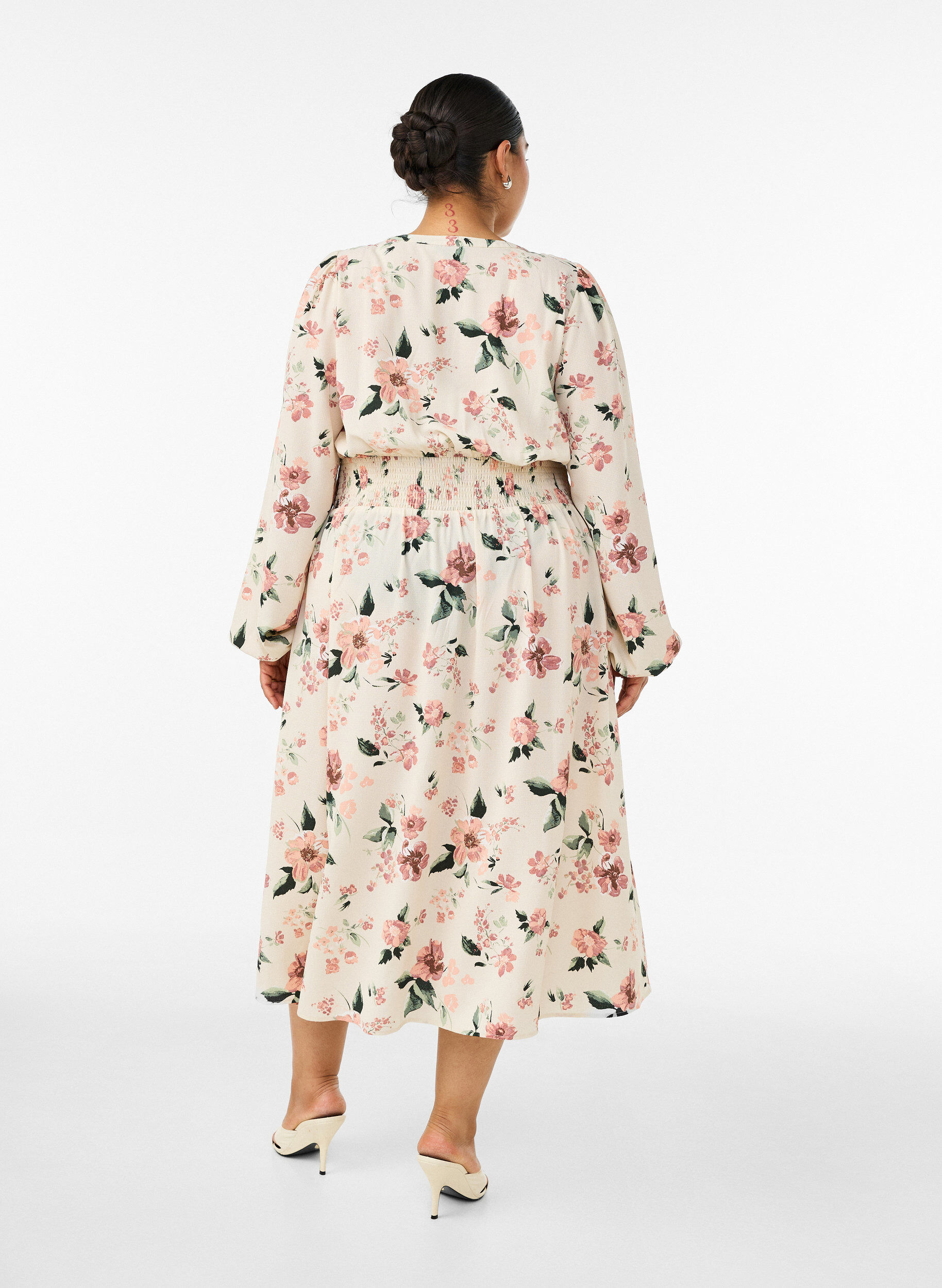 ZizziMidikleid mit Smock und Zierkn&ouml;pfen, Beige, Model image number 1