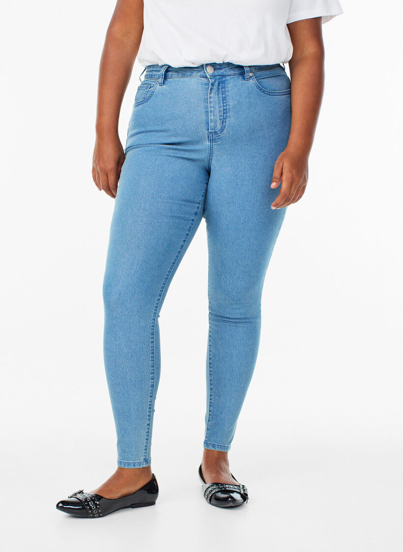 Amy Super Slim Fit Jeans mit hoher Taille, Blau, Model image number 2