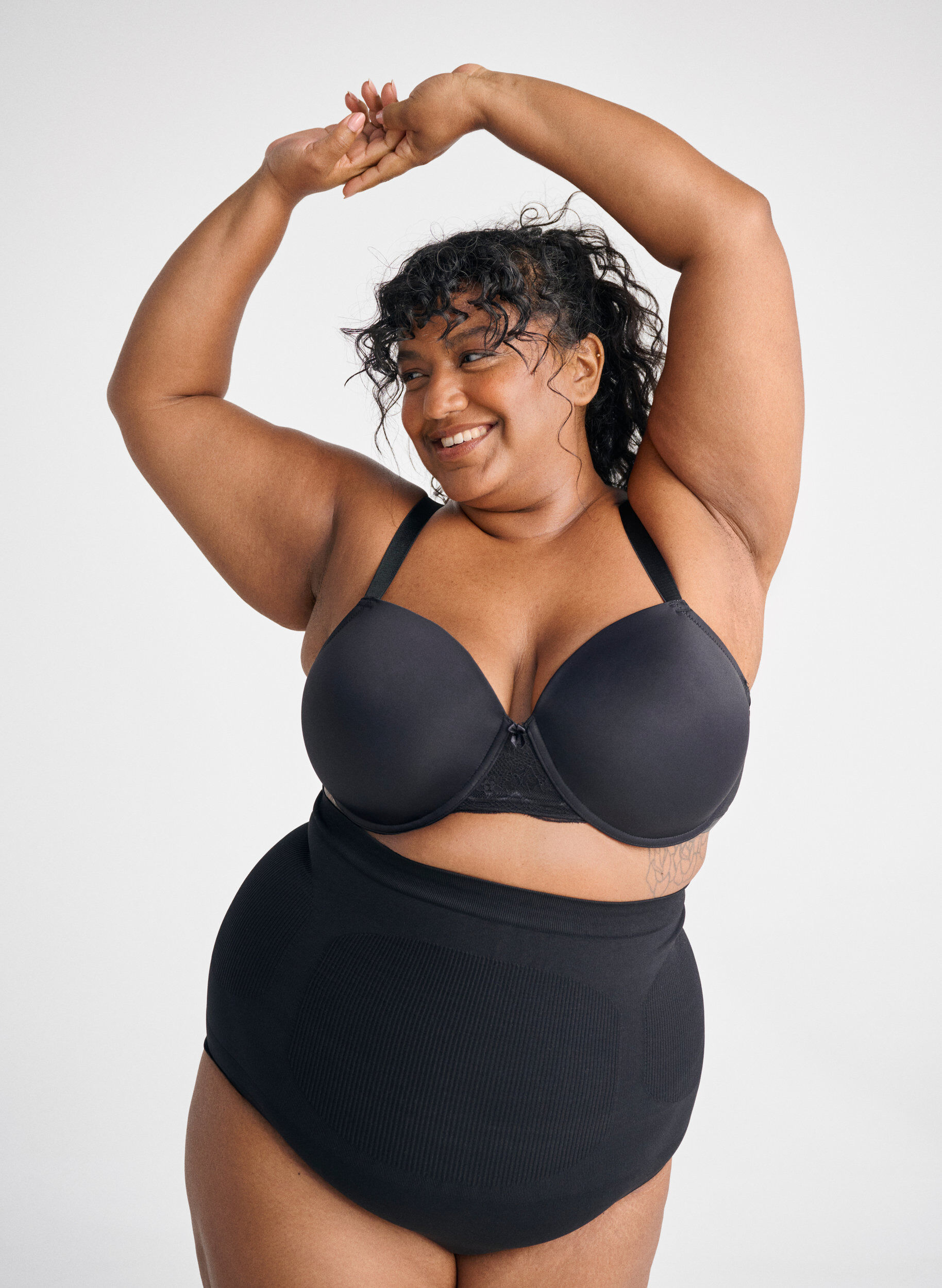 ZizziHochtaillierter Shapewear Slip, Schwarz, Image image number 0