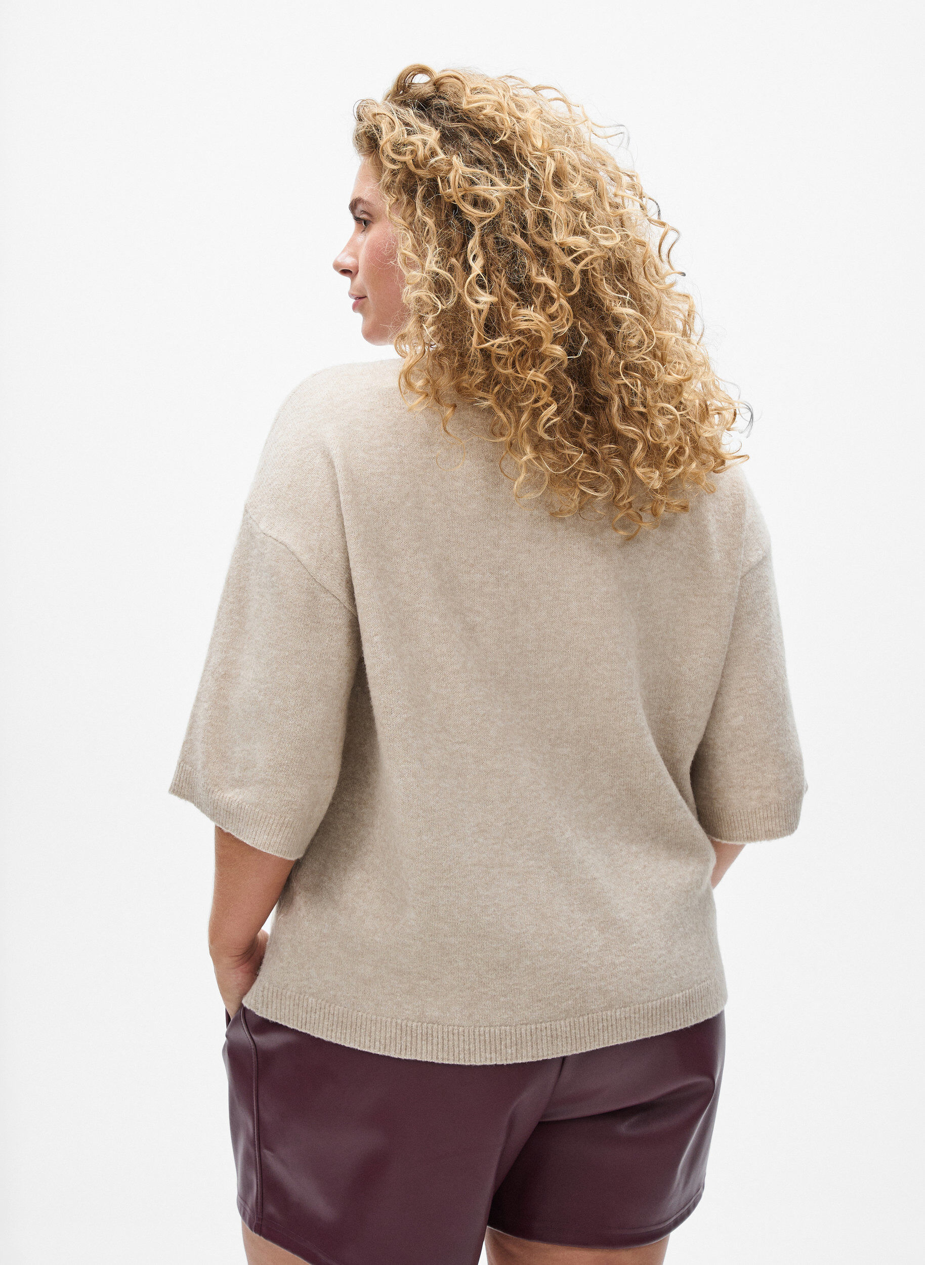 Zizzi Locker sitzende Strickshirt mit kurzen &Auml;rmeln, Beige, Model image number 2