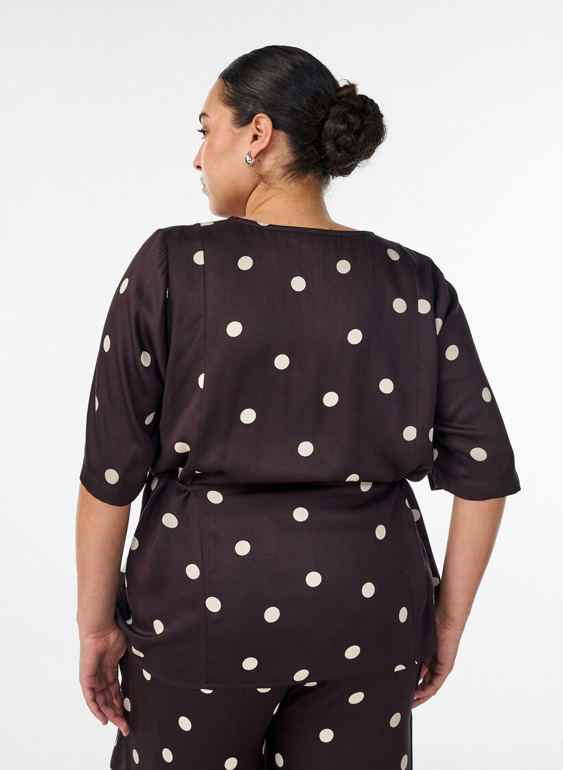 Blouse en viscose &agrave; pois avec col en V et lien &agrave; nouer, Marron, Model image number 2