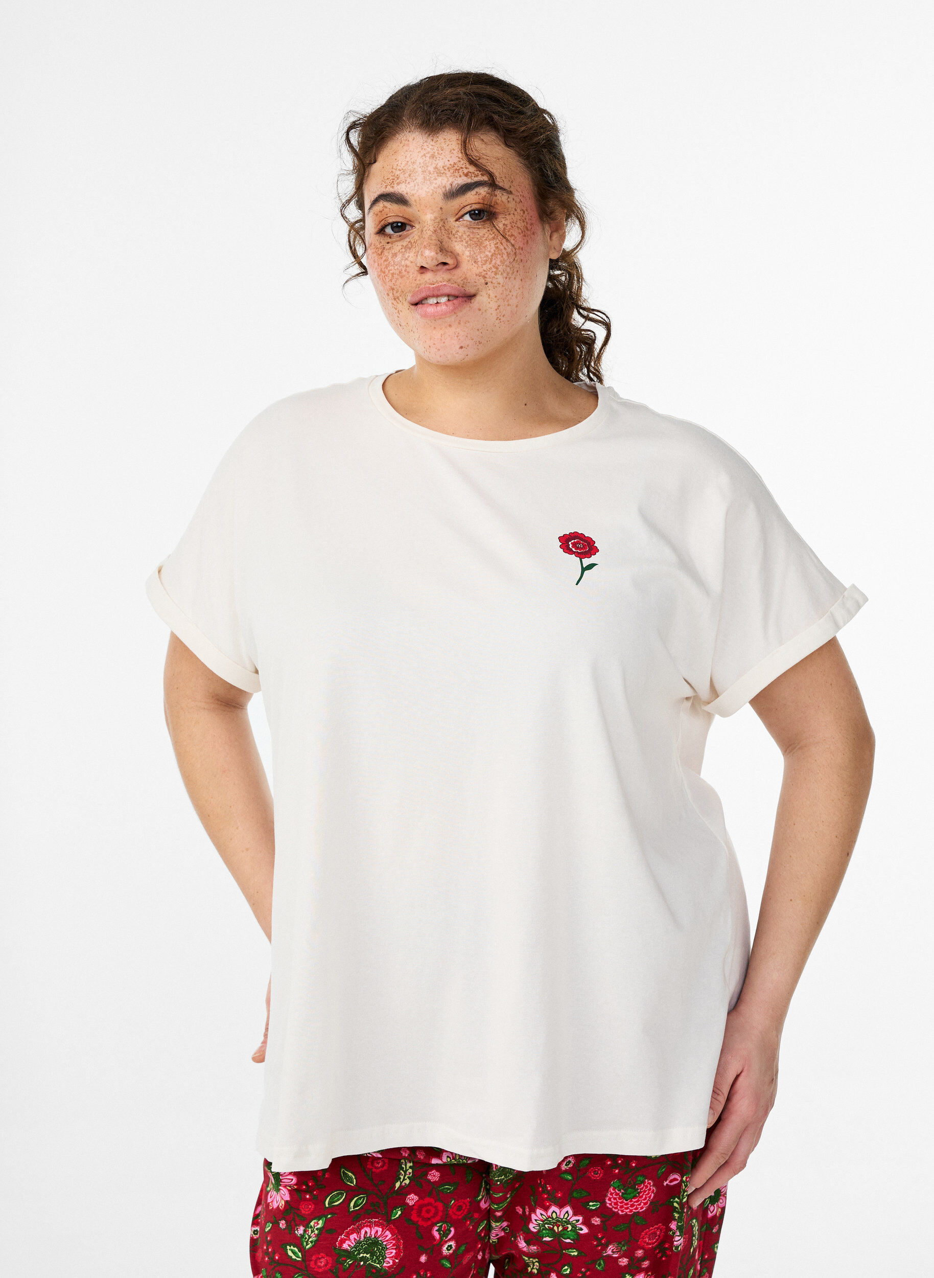 Zizzi Lockeres Nachtt-Shirt aus Baumwolle mit Printdetail, Vanille, Model image number 0