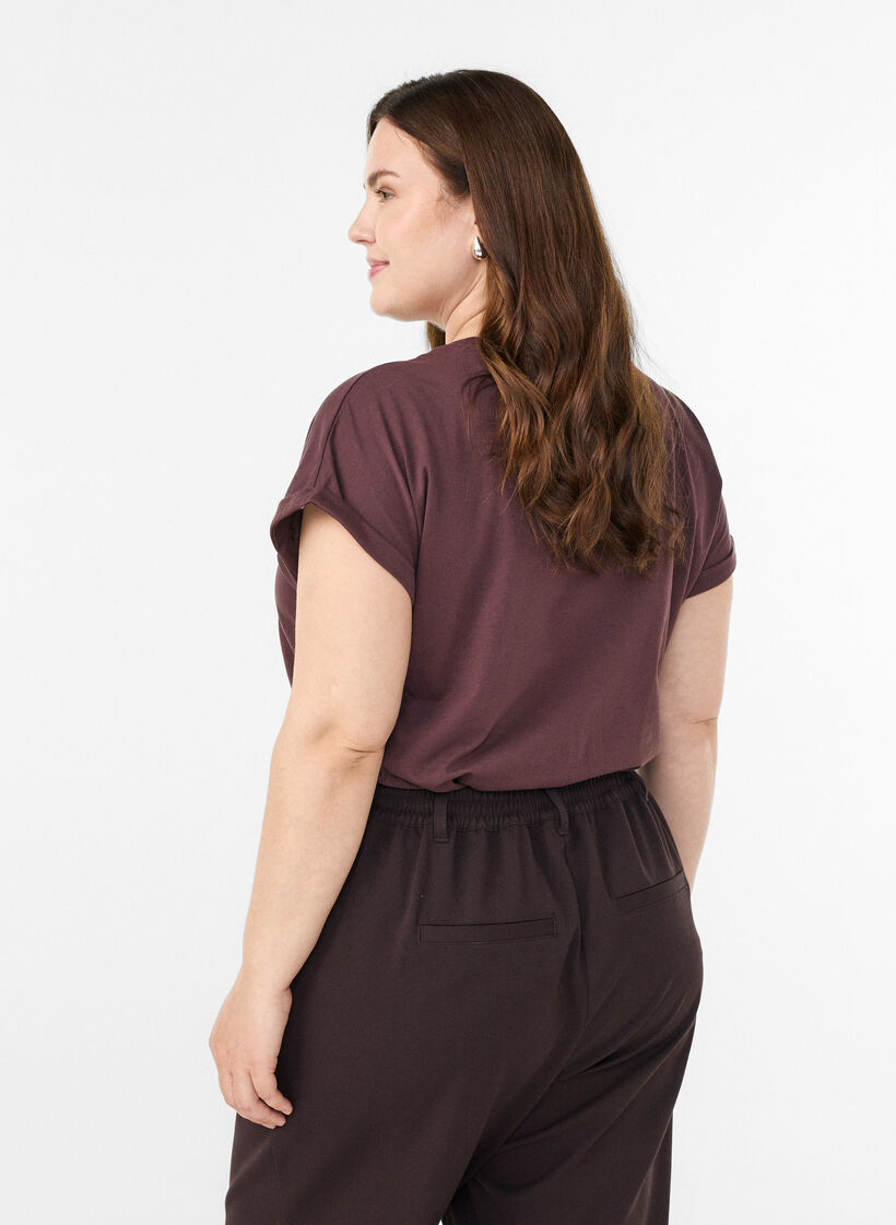 Kurz&auml;rmeliges T-Shirt aus einer Baumwollmischung, Dunkles Bordeaux, Model image number 2