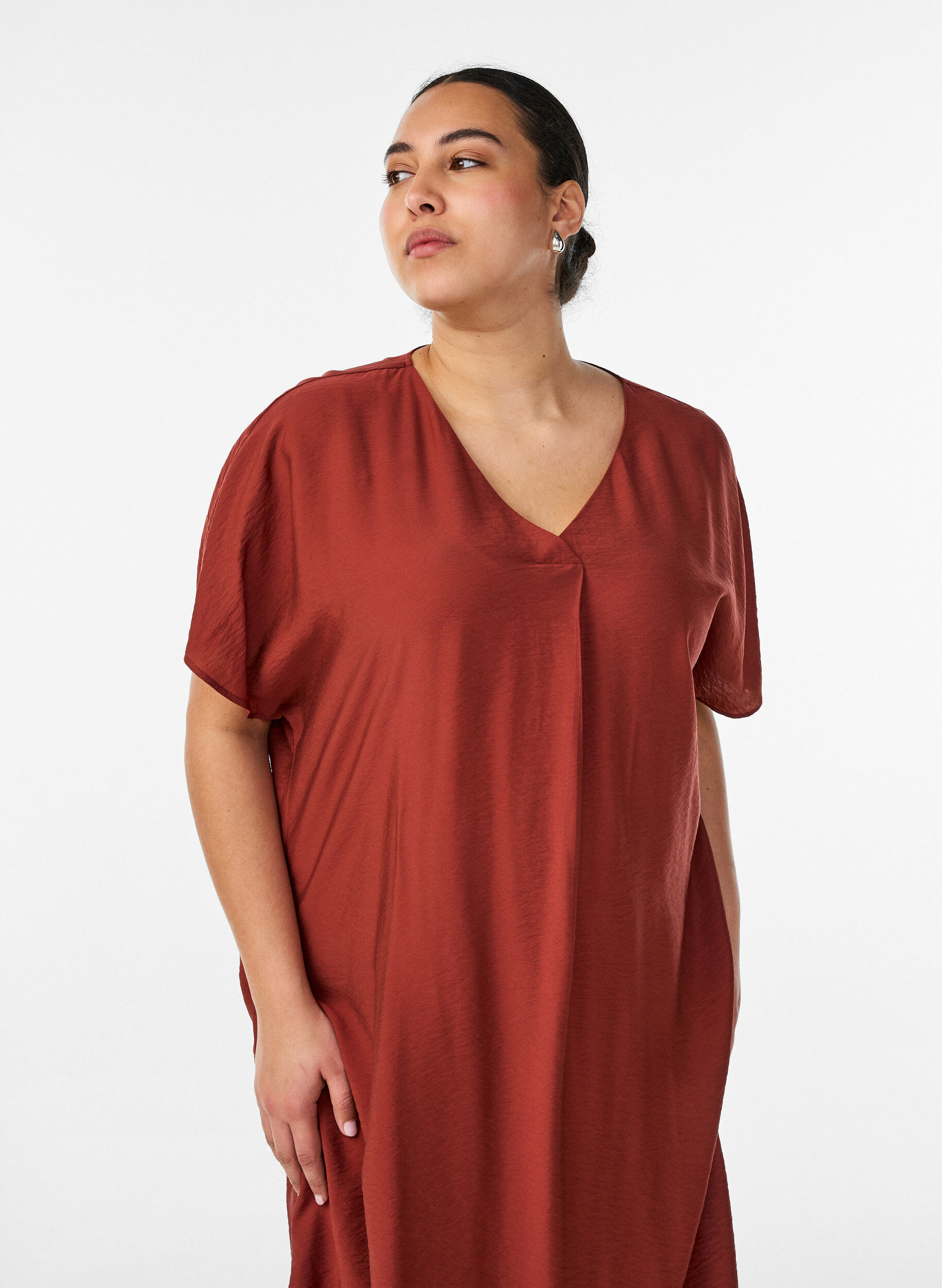 ZizziRobe &agrave; col en V en viscose, Bordeaux, Model image number 3