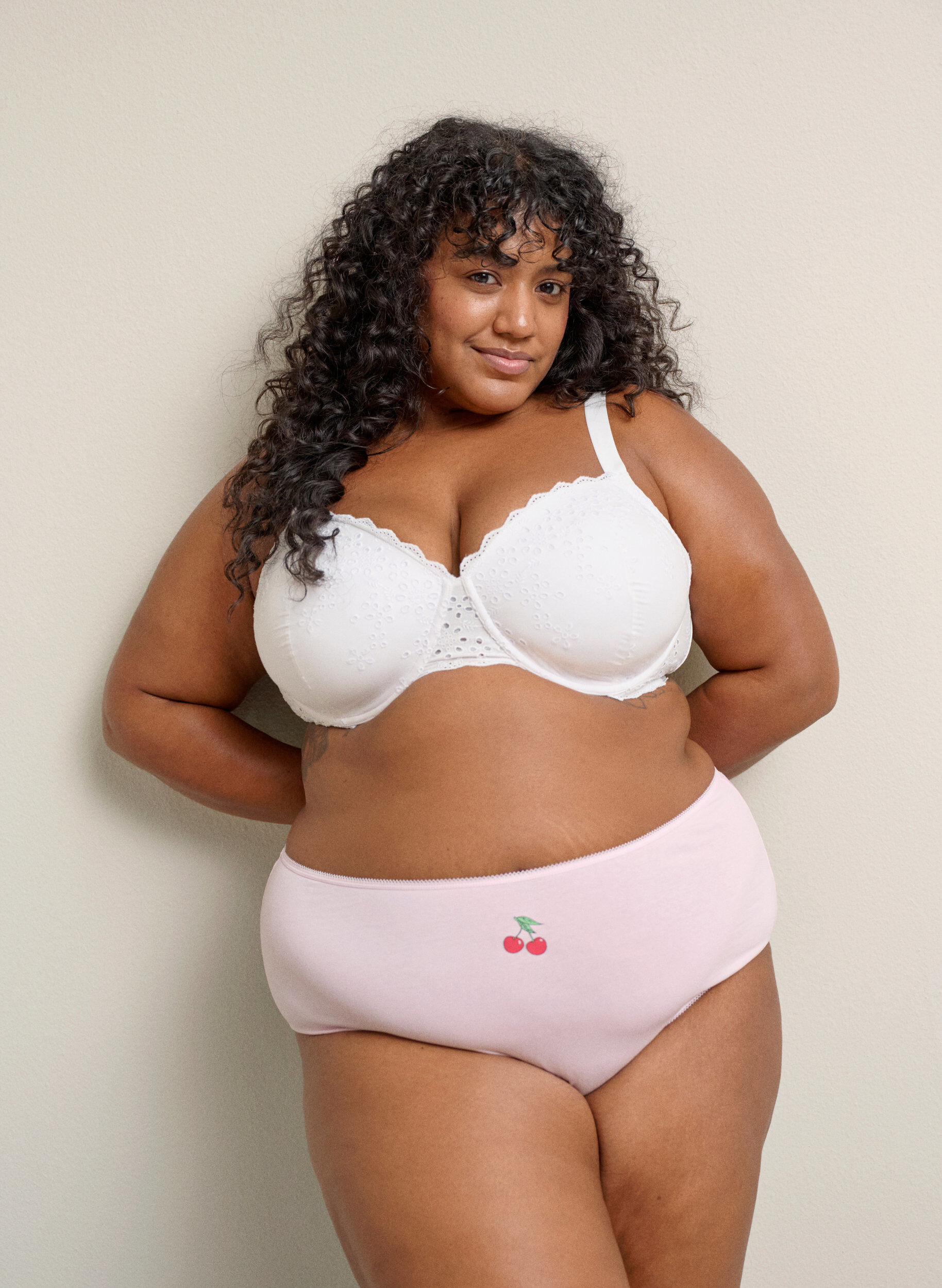 Zizzi Soutien-gorge moul&eacute; avec broderie anglaise, Blanc, Image image number 0