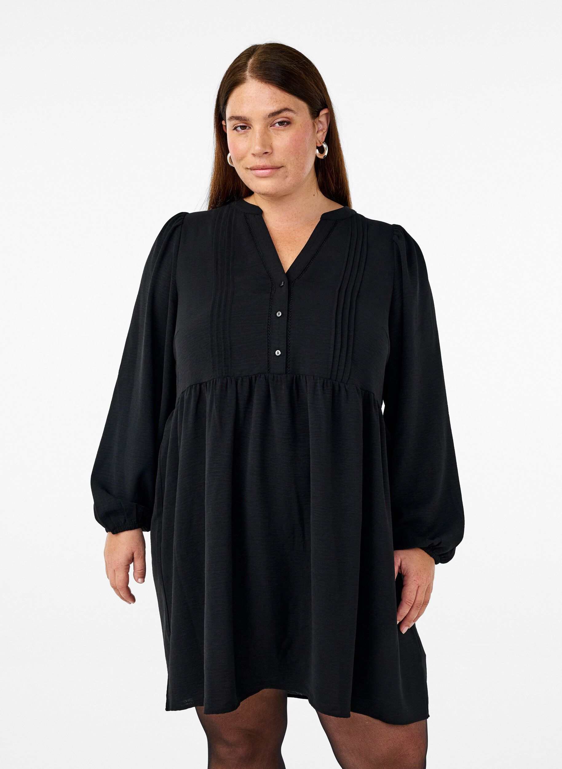 Zizzi FLASH - Kurzes Kleid mit Falten und langen &Auml;rmeln, Schwarz, Model image number 0