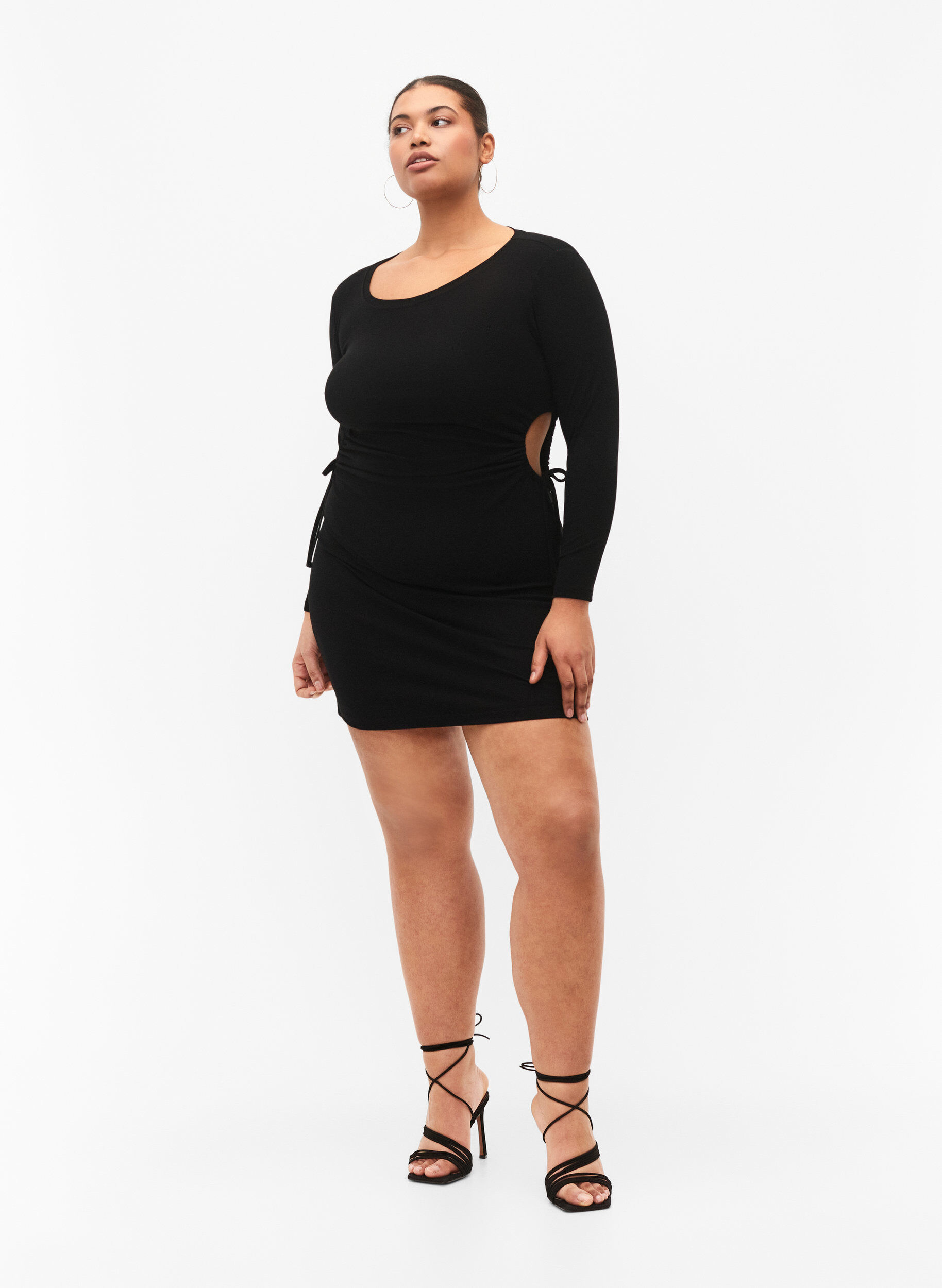 Zizzi Eng anliegendes Kleid mit Ausschnitt, Black, Model image number 3