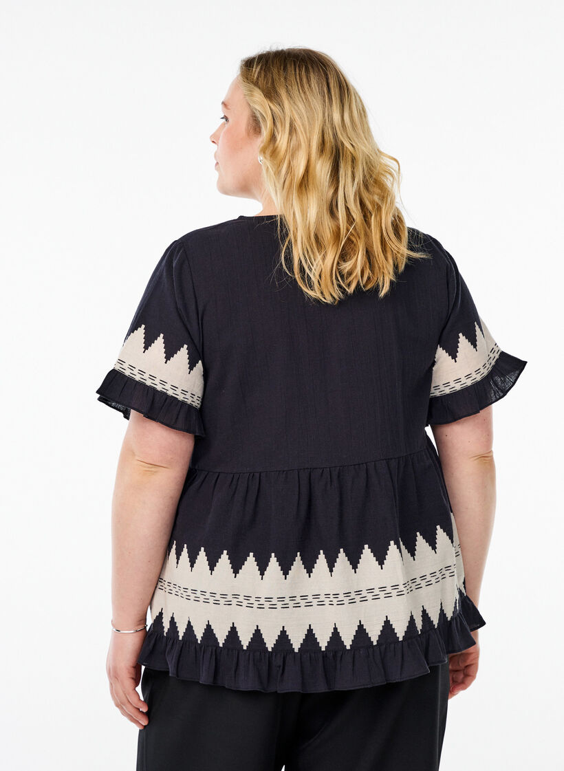 Kurze Bluse mit Rüschen und Grafikmuster, Schwarz, Model image number 2