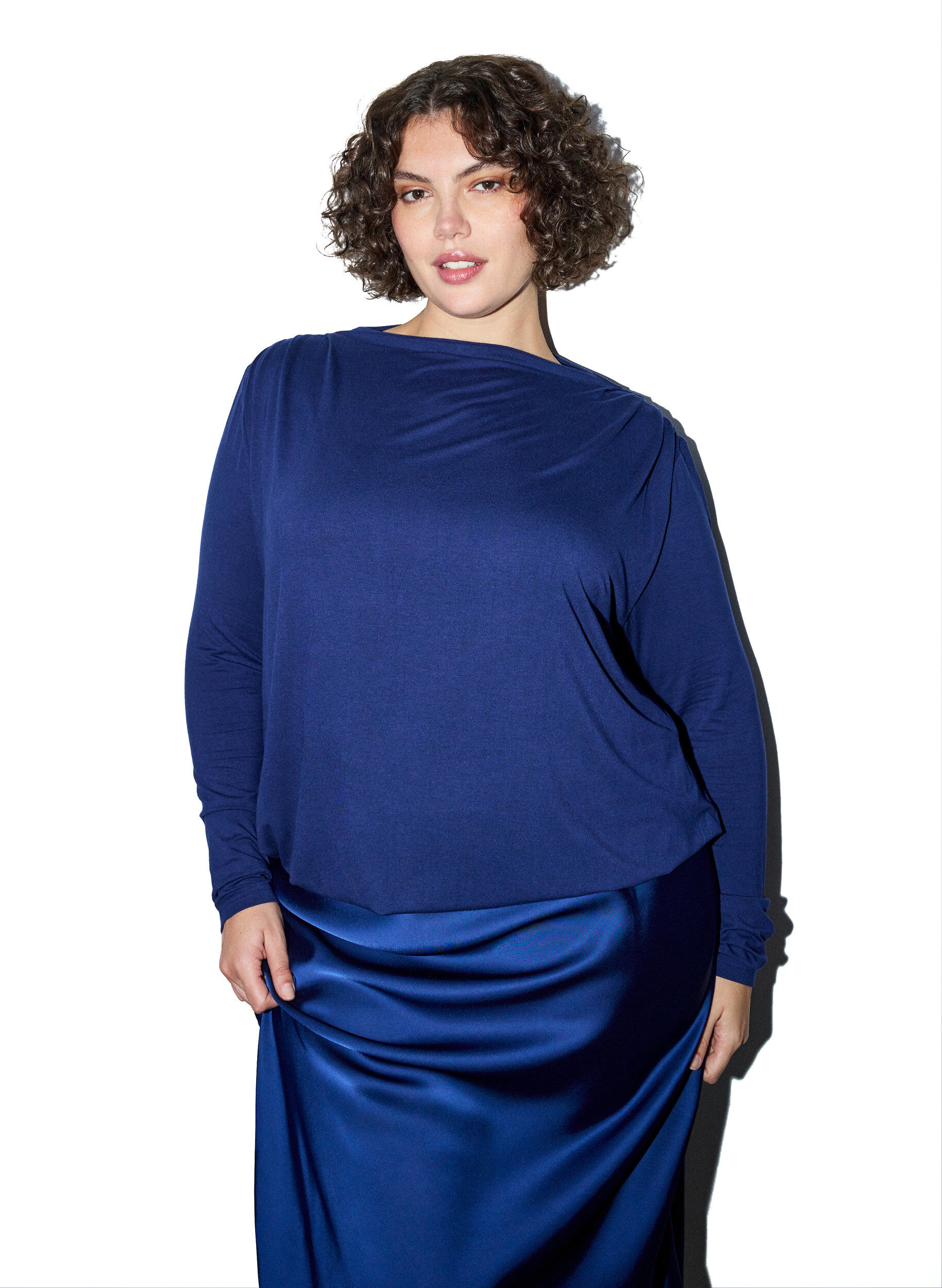 ZizziBluse mit U-Boot-Ausschnitt und Ballon-Passform, Blau, Model image number 0