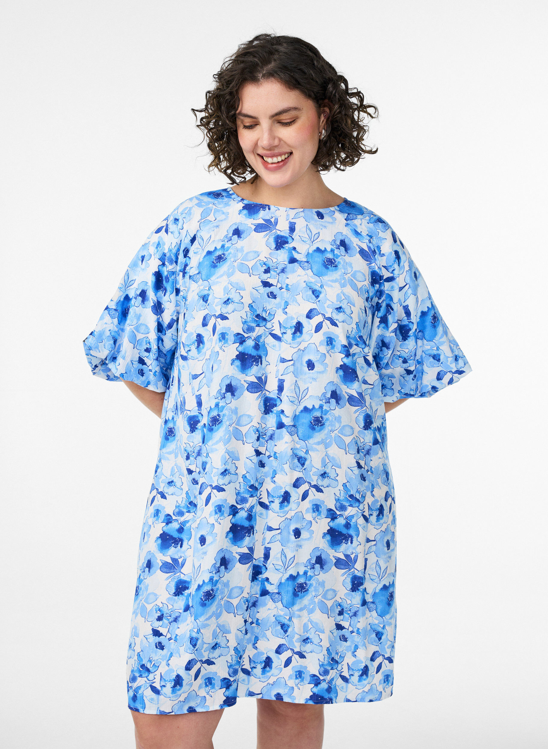 Zizzi Robe courte en viscose avec manches ballon, 9991, Model image number 0