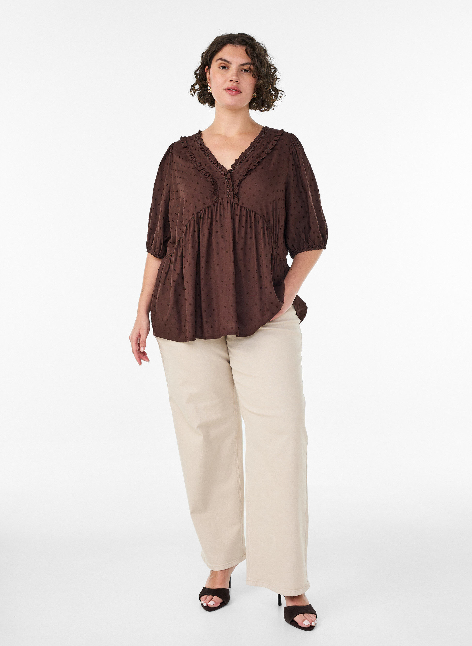 ZizziBlouse en viscose avec texture &agrave; pois et col V, Marron, Model image number 1