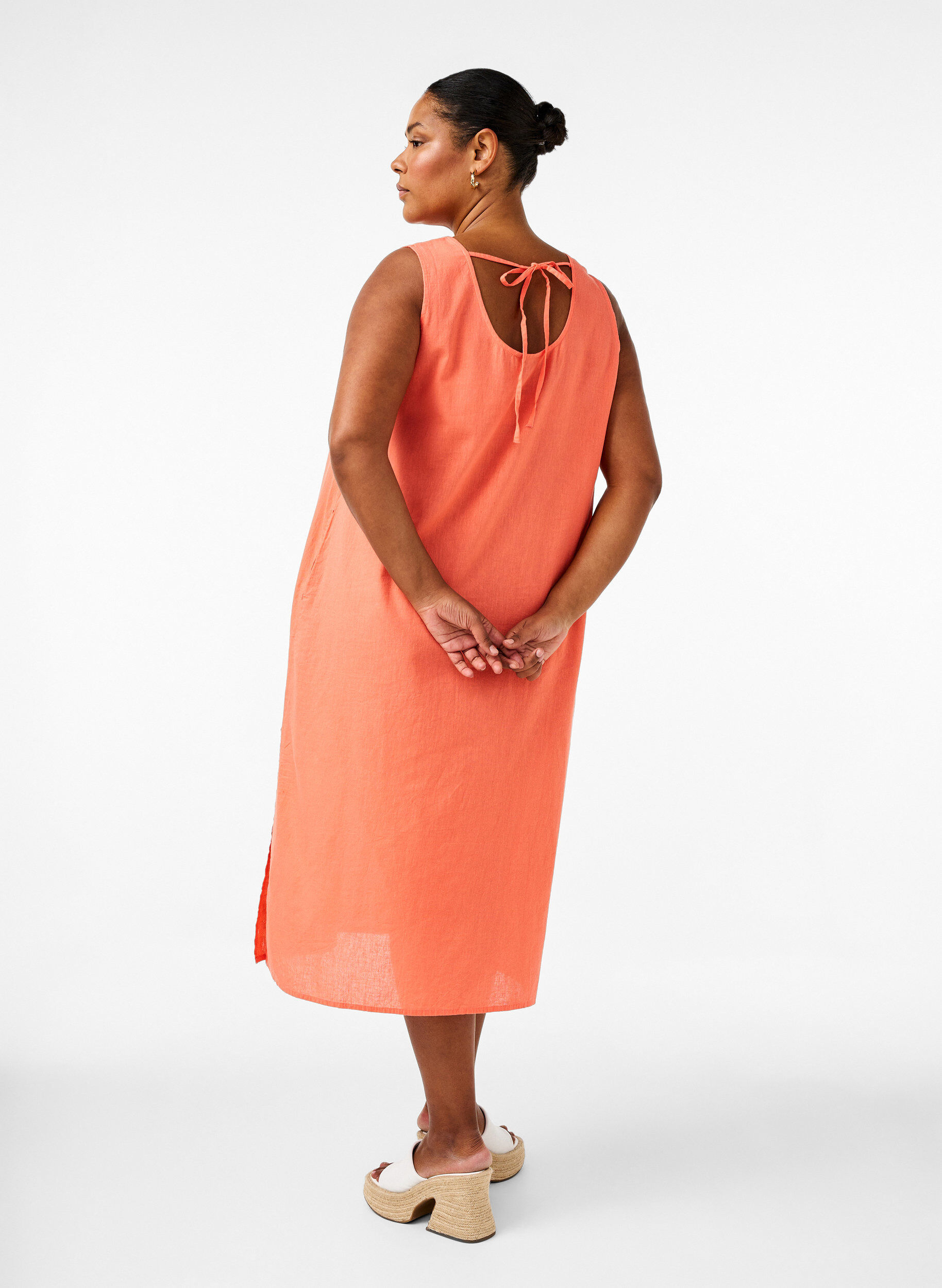 Zizzi &Auml;rmelloses Kleid aus Baumwollmischung mit Leinen, Living Coral, Model image number 1