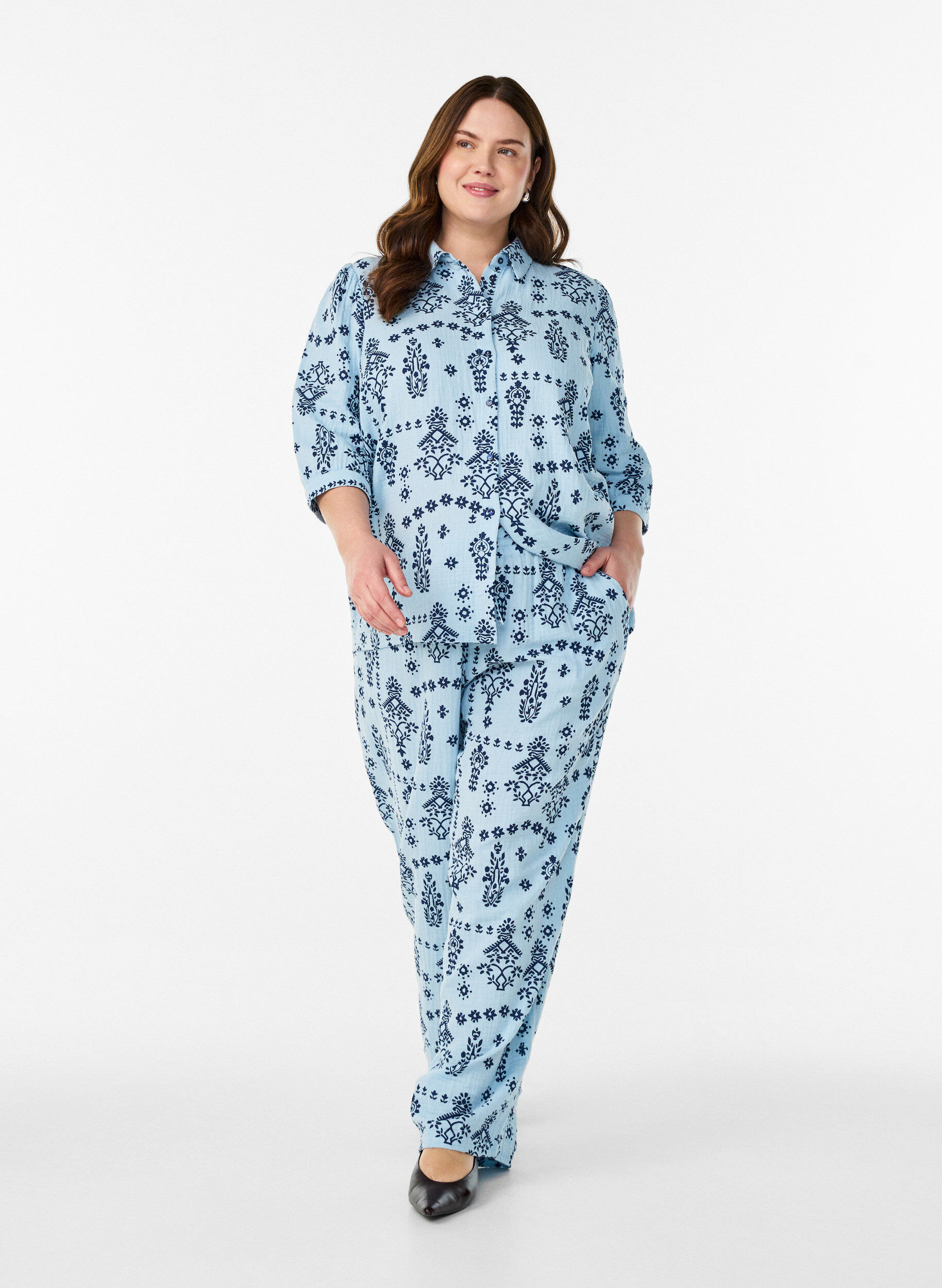 Zizzi Hemdbluse mit 3/4-&Auml;rmeln, Blau, Model image number 1