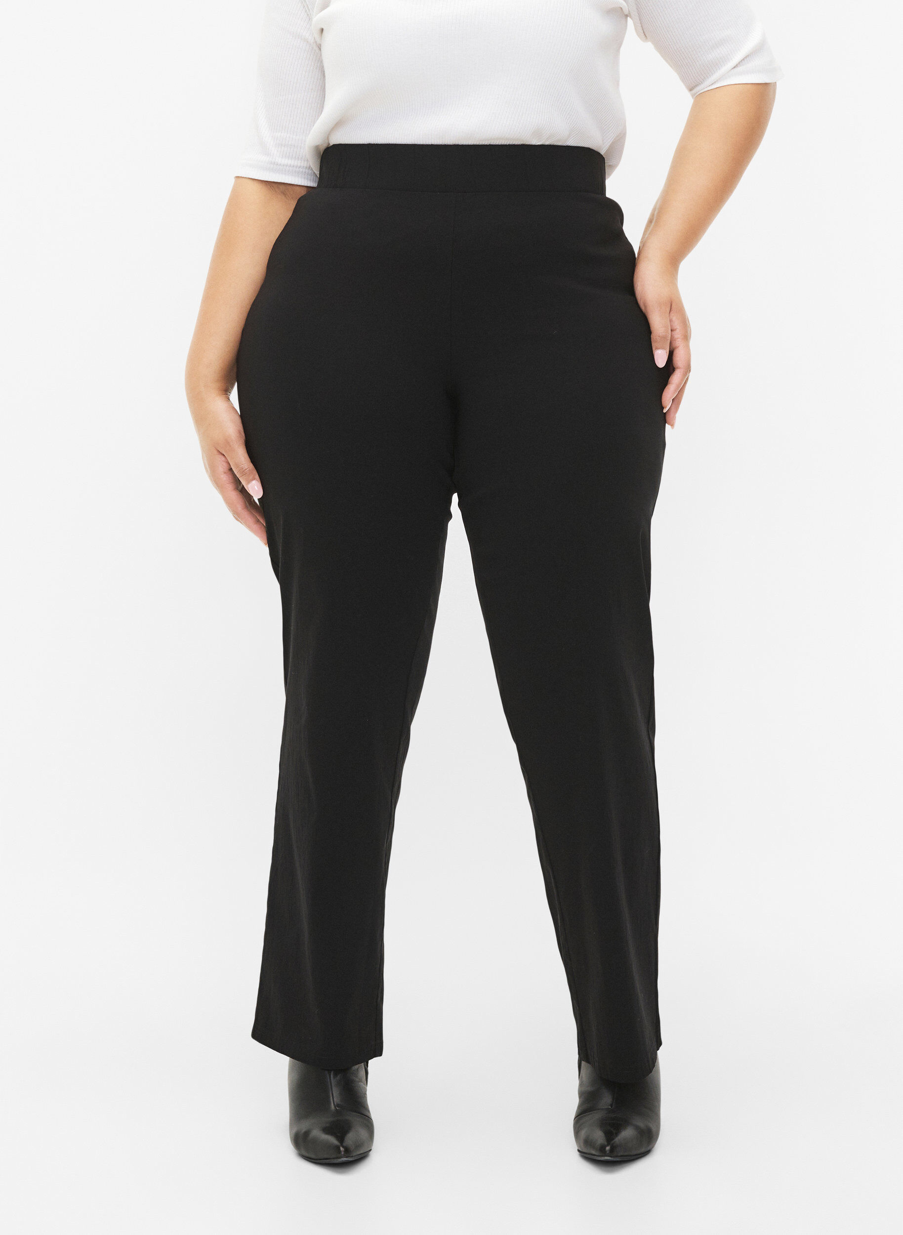 Zizzi Dehnbare Hose aus Viskose, Schwarz, Model image number 2