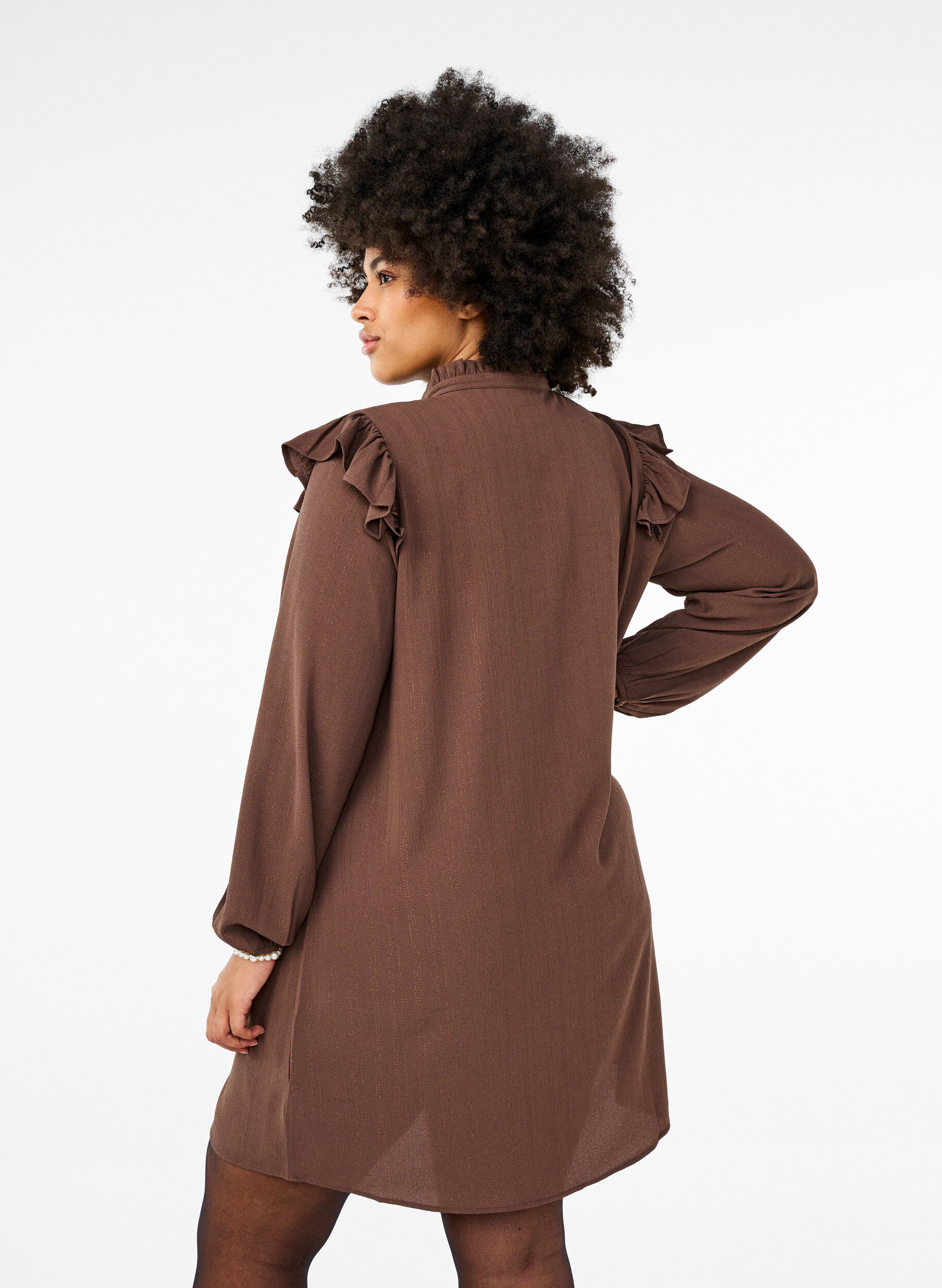 Zizzi Robe courte &agrave; volants et paillettes, Marron, Model image number 2