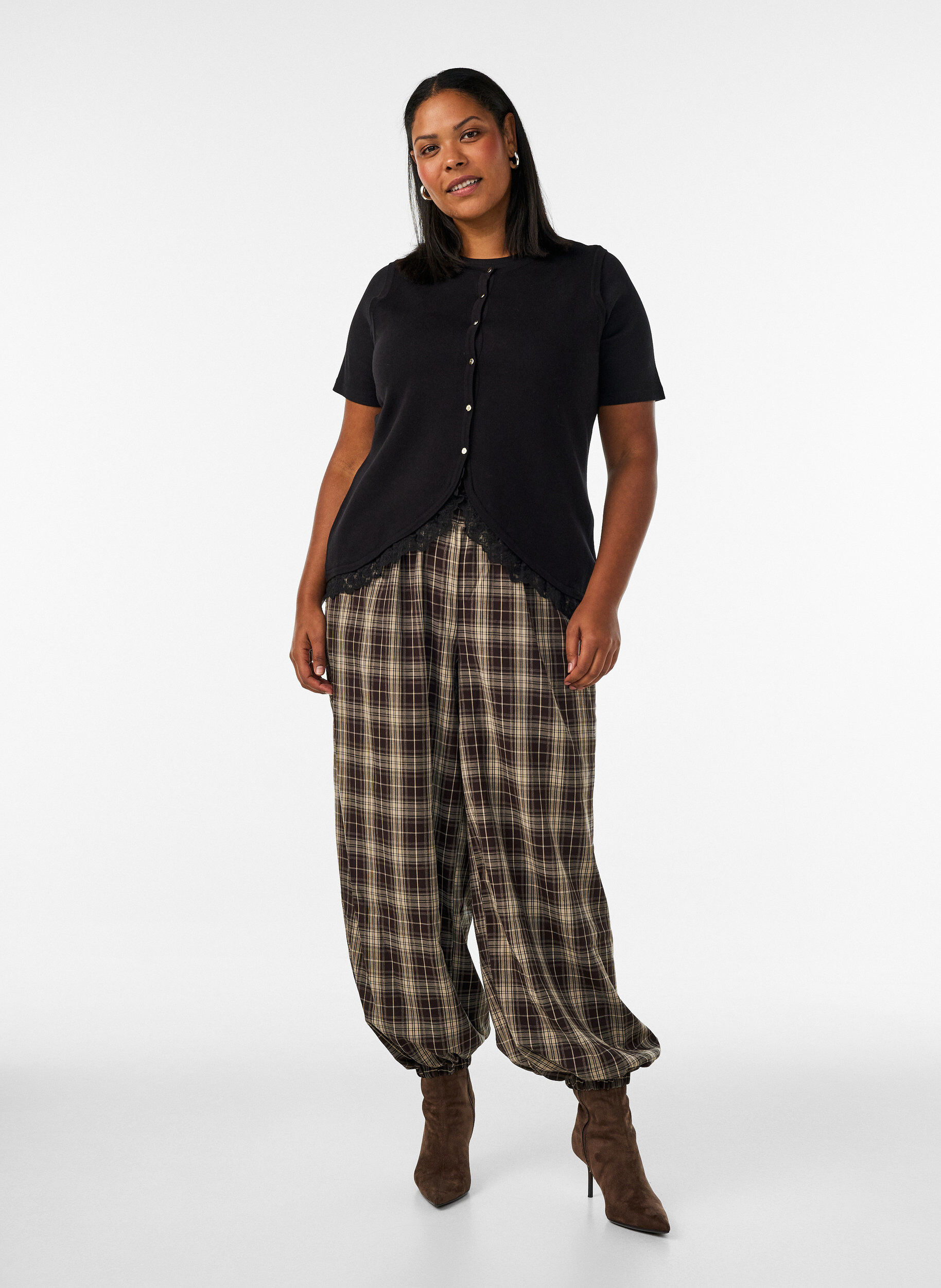 ZizziStrickweste mit Spitzenbesatz, Schwarz, Model image number 1