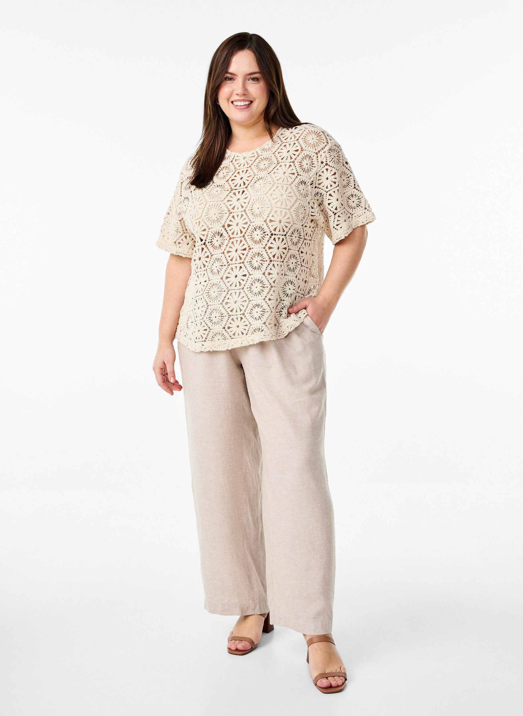 Zizzi H&auml;kelbluse mit kurzen &Auml;rmeln, Beige, Model image number 1