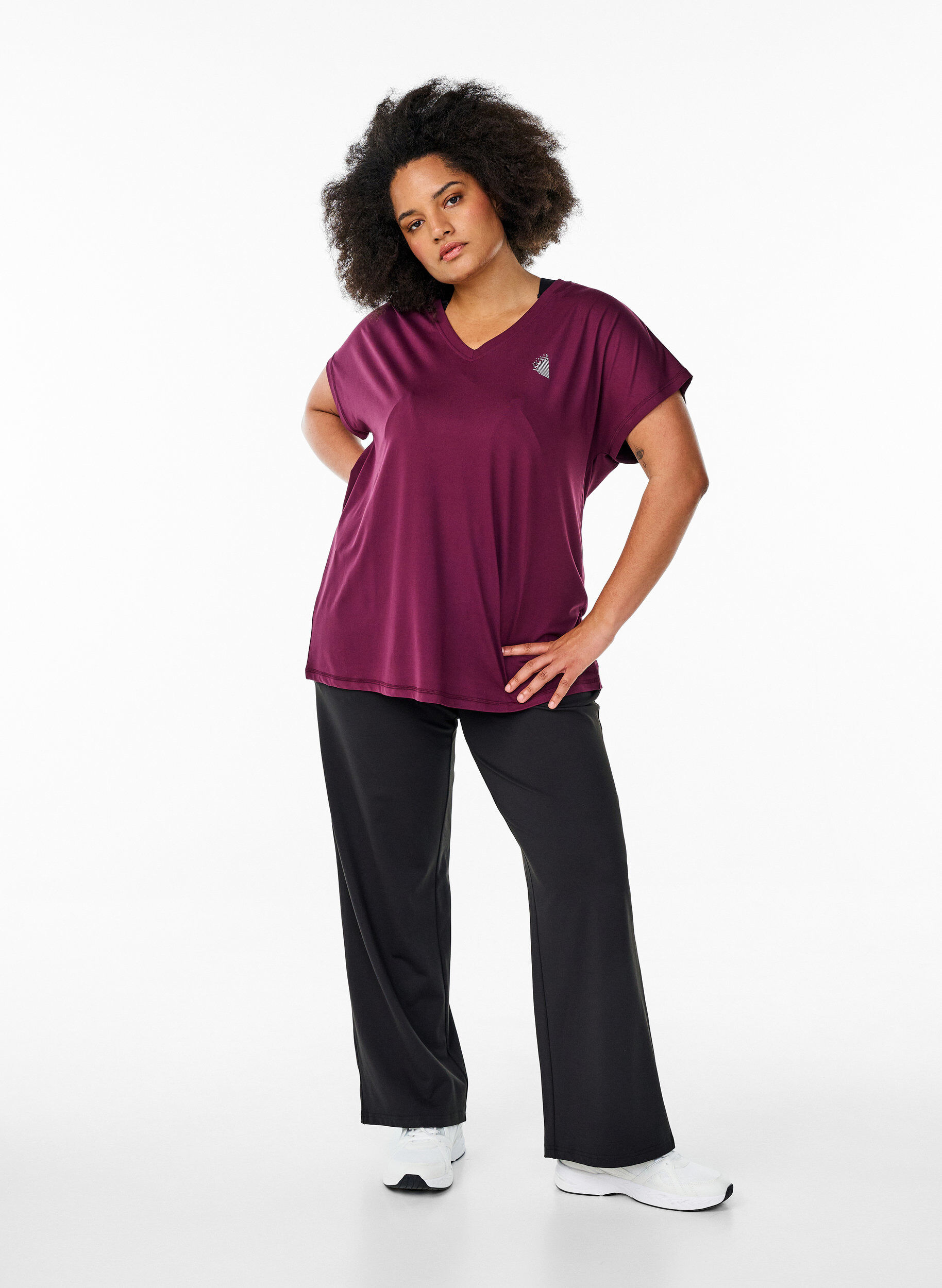 Zizzi T-shirt de sport ample avec col en v, Bordeaux, Model image number 1