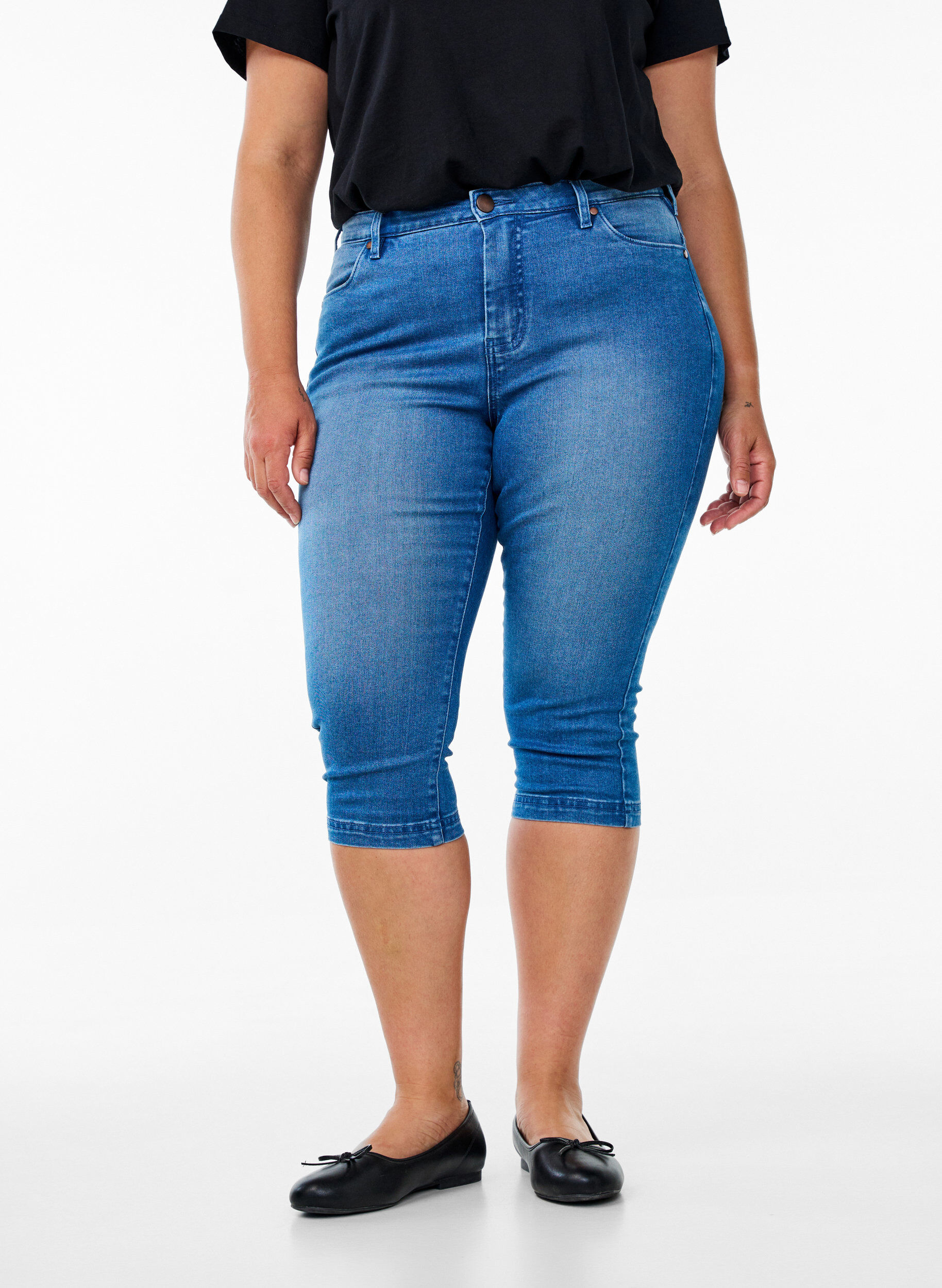 Zizzi Jean capri Amy &agrave; taille haute et coupe super slim, Bleu Clair, Model image number 2