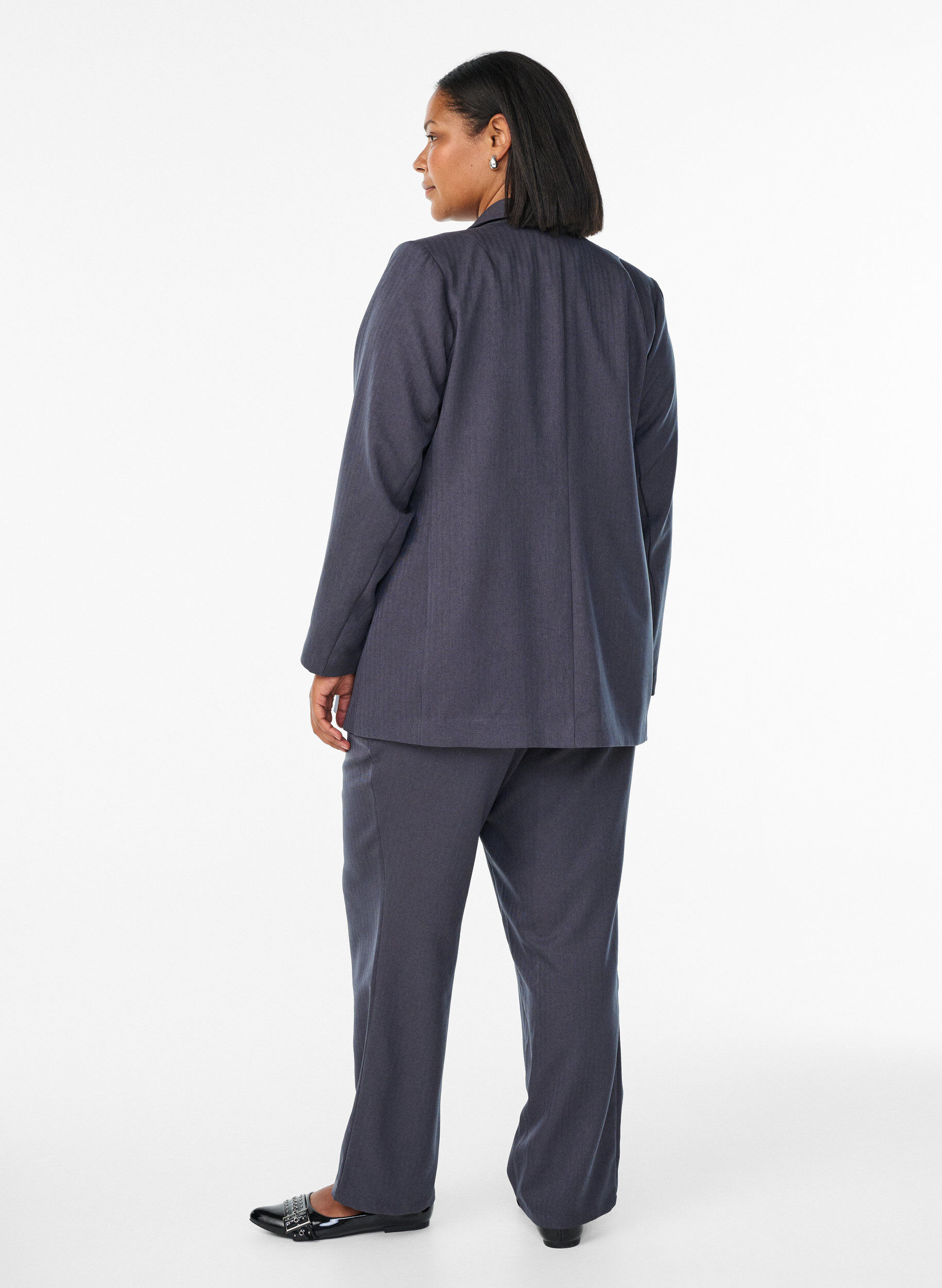 Zizzi Pantalon de costume &agrave; coupe droite et motif textur&eacute;, Gris anthracite, Model image number 1