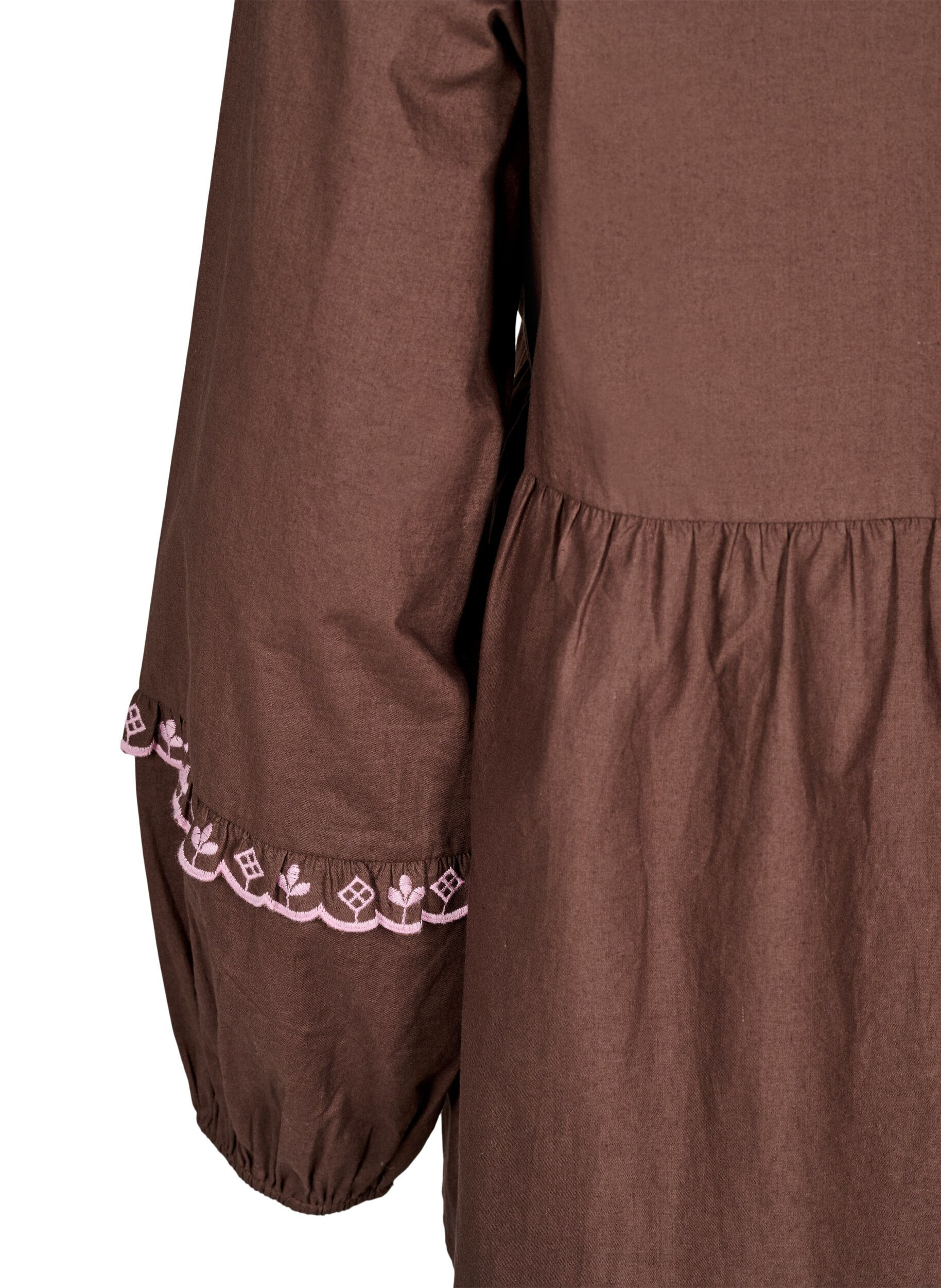 Zizzi Bluse mit offener Vorderseite und aufwendigen Stickereien, Braun, Packshot image number 3