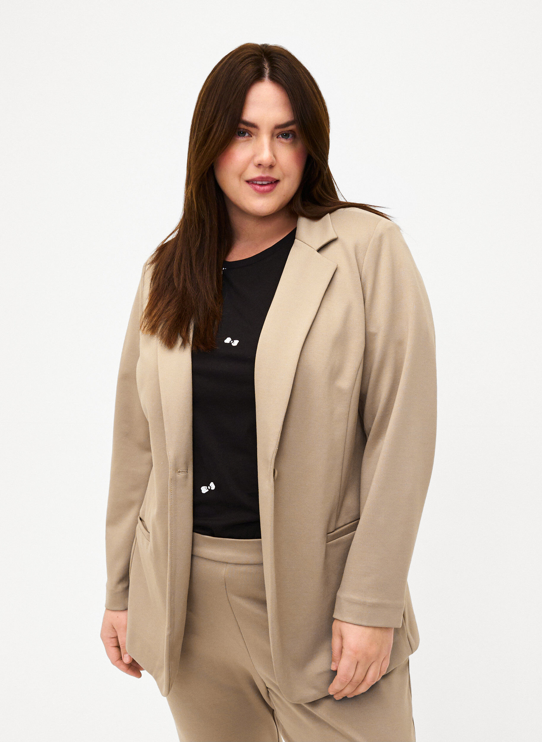 Zizzi Blazer simple avec fermeture &agrave; boutons, Beige, Model image number 0