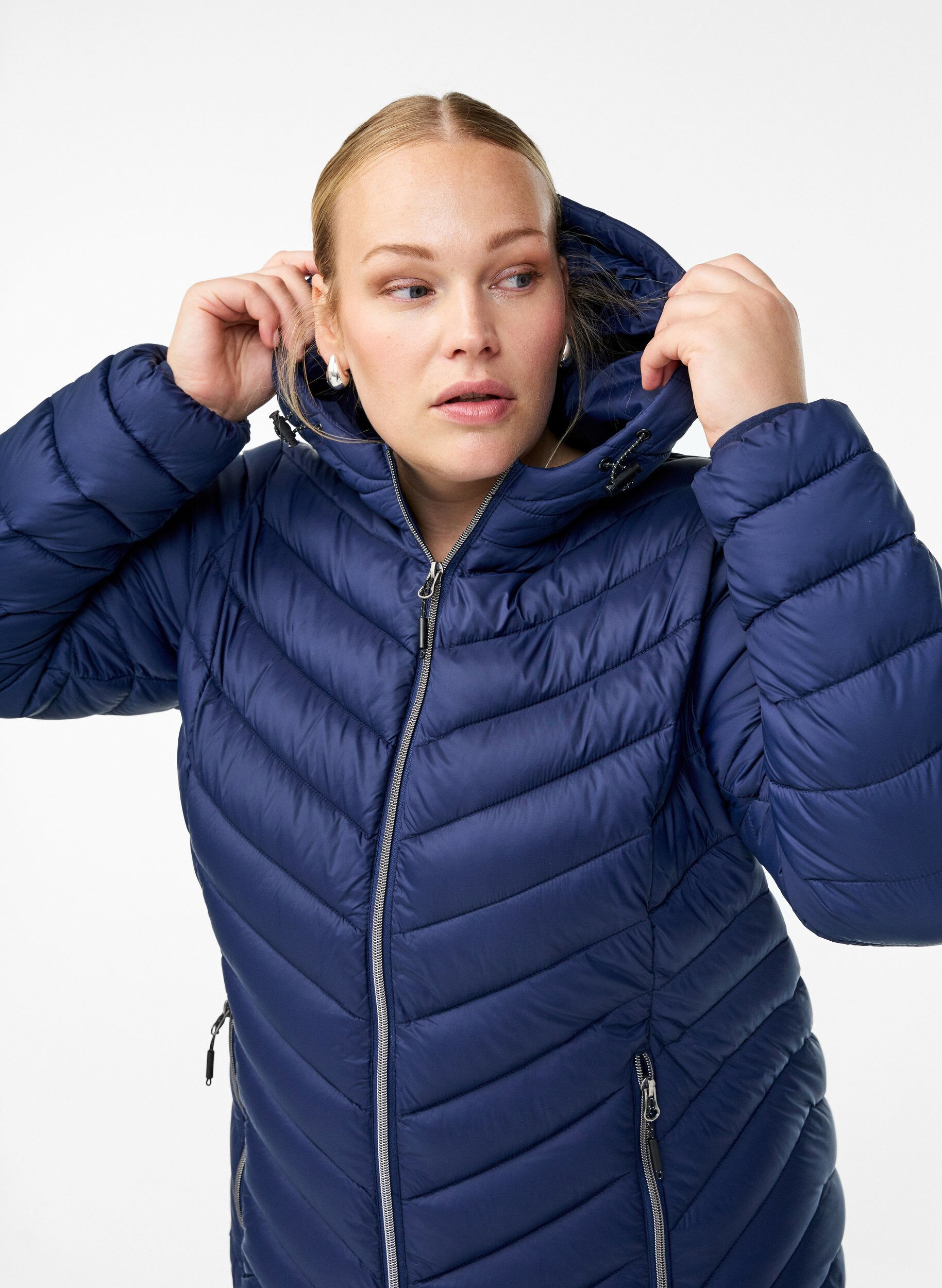 Zizzi Leichte Jacke mit Kapuze, Blau, Model image number 3