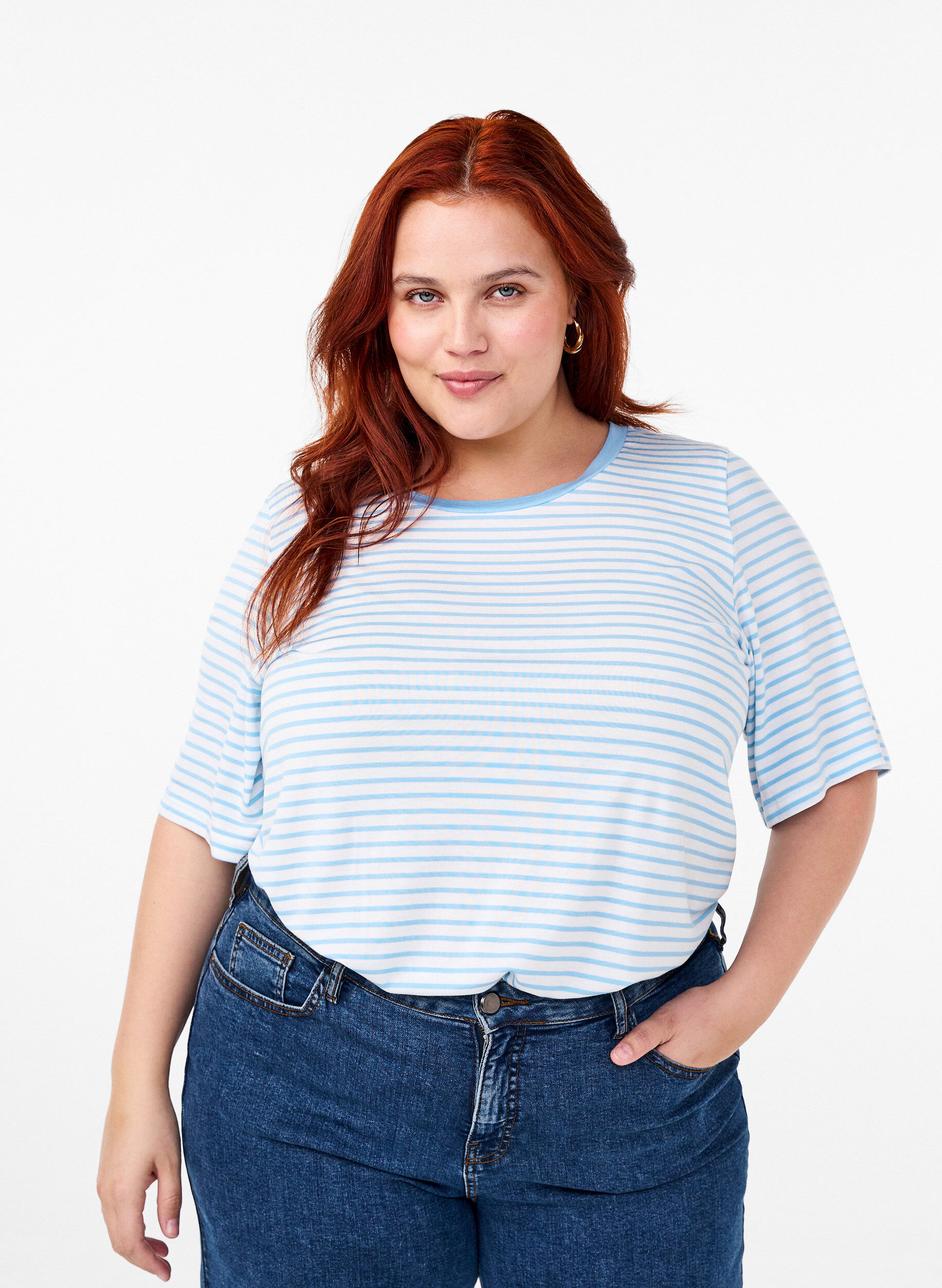 Zizzi Gestreiftes T-Shirt aus Lyocell mit Rundhalsausschnitt, Blau, Model image number 0