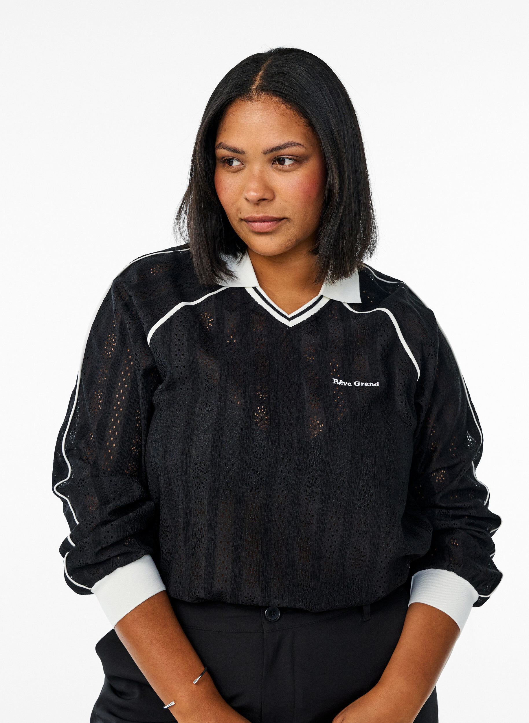 Zizzi Blouse en jersey textur&eacute; avec d&eacute;tails contrastants, Noir, Model image number 0