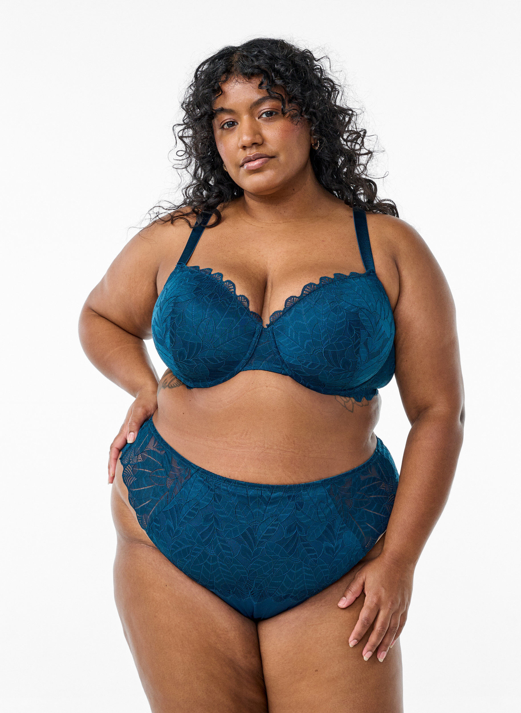 String en dentelle, Bleu, Model