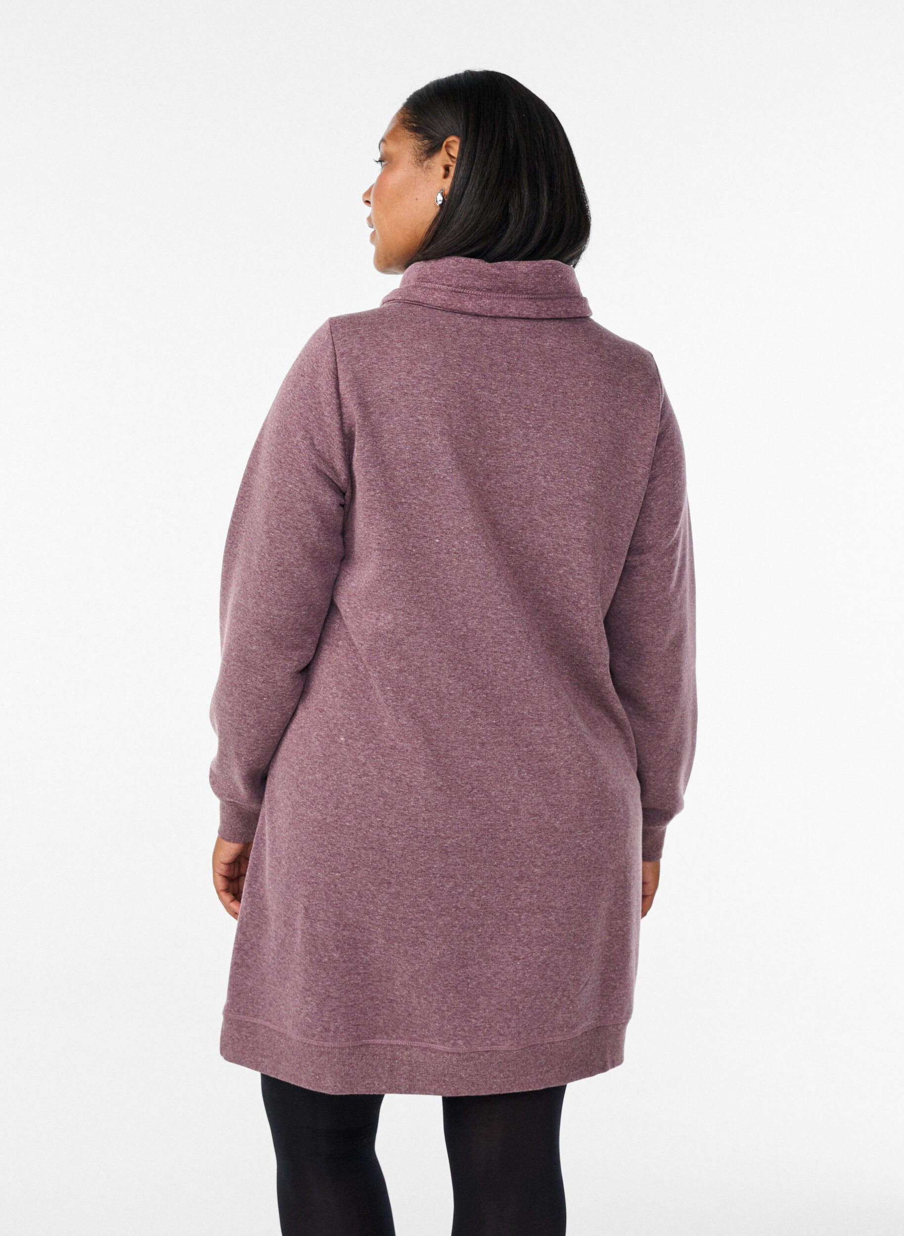Zizzi Robe sweat-shirt courte &agrave; col montant et poches, Bordeaux, Model image number 2