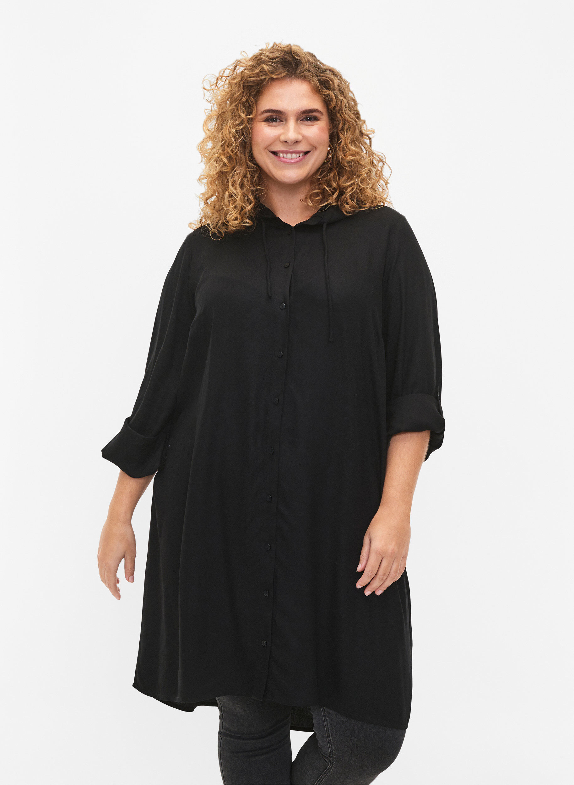 Zizzi Robe chemise en viscose avec capuche et manches 3/4, Black, Model image number 0