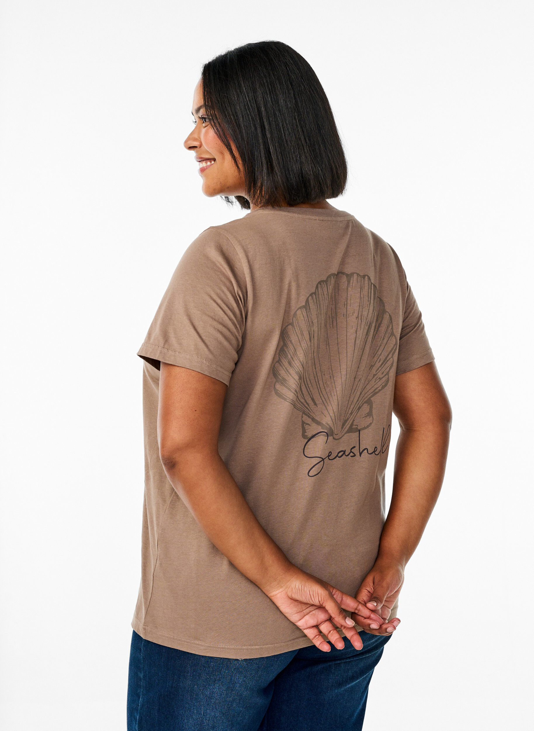 Zizzi T-Shirt mit Printdetails auf der Vorder- und R&uuml;ckseite, Braun, Model image number 0