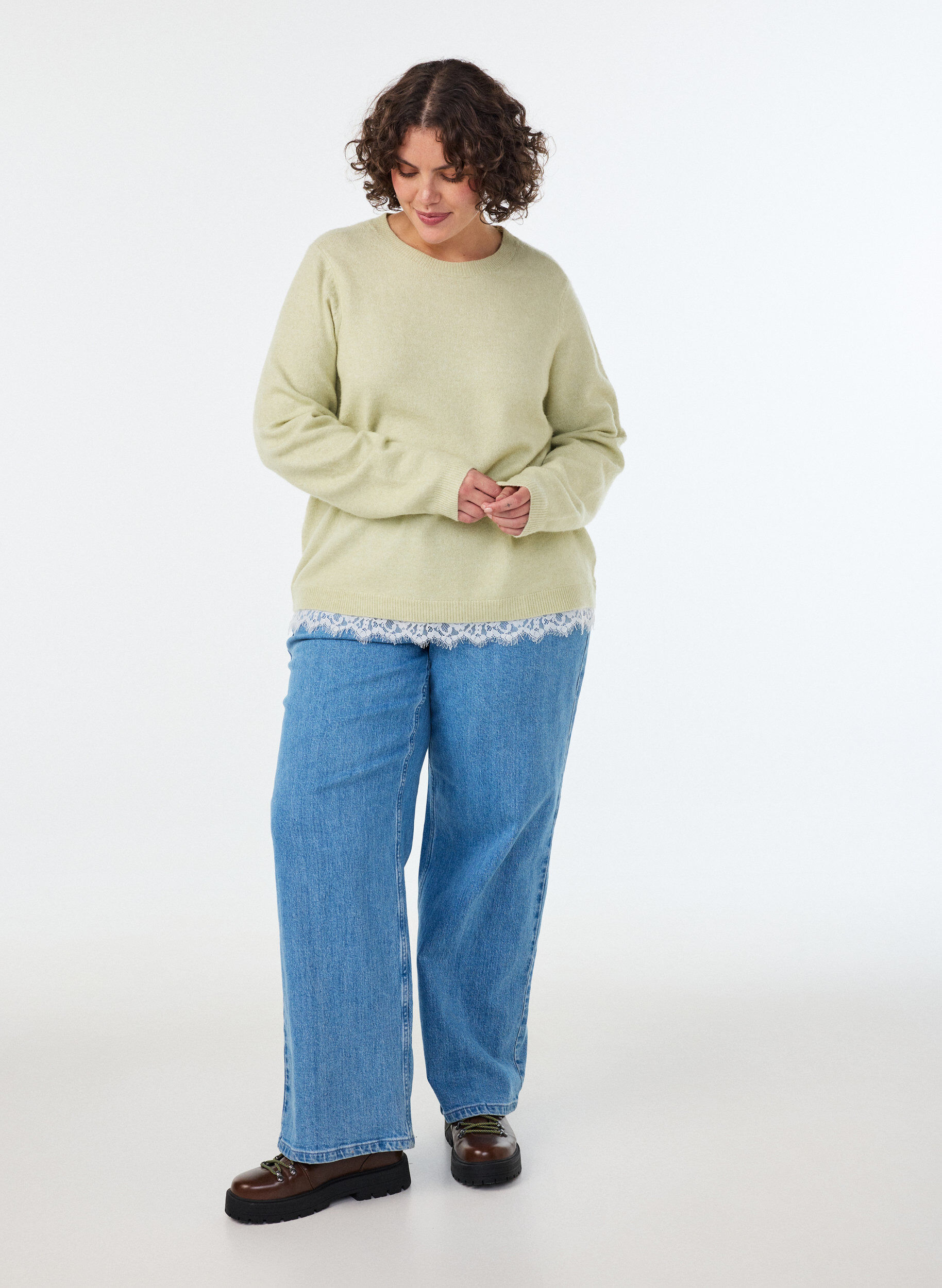 ZizziStrickbluse mit Spitzenbesatz am Saum, Gr&uuml;n, Model image number 1
