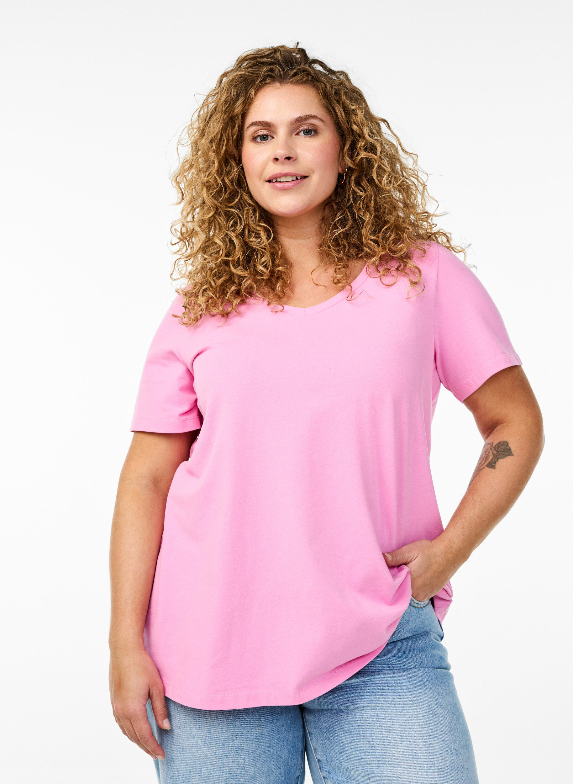 Einfarbiges basic T-Shirt aus Baumwolle, Pink, Model